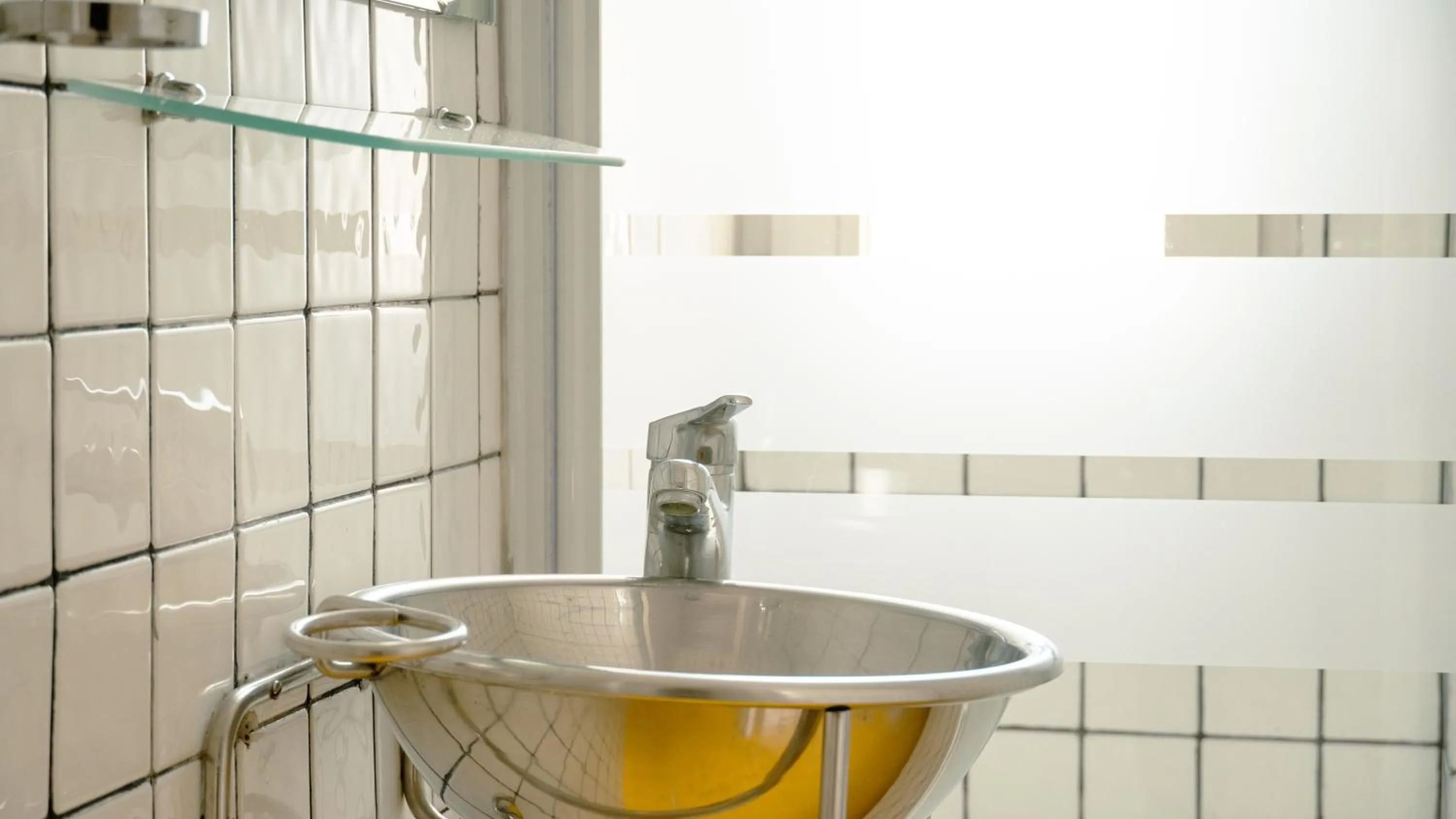 Bathroom in Live It Madrid Chamberi