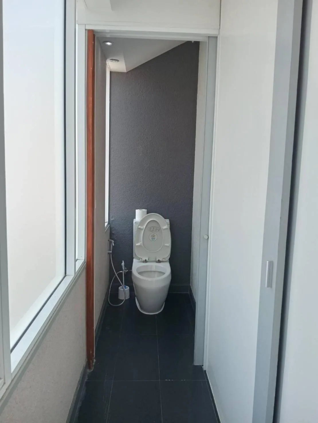 Toilet in Pasadena Lodge