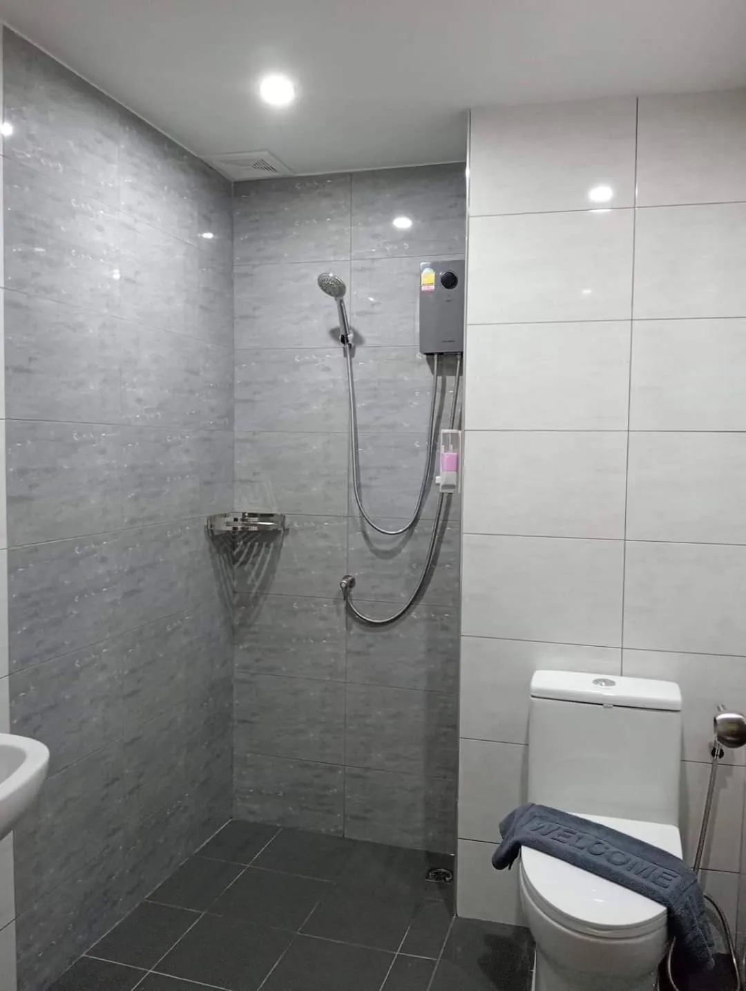 Toilet in Pasadena Lodge