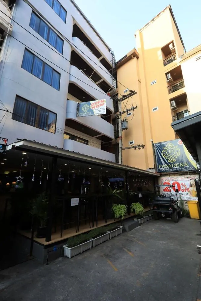 Property building in Pasadena Lodge