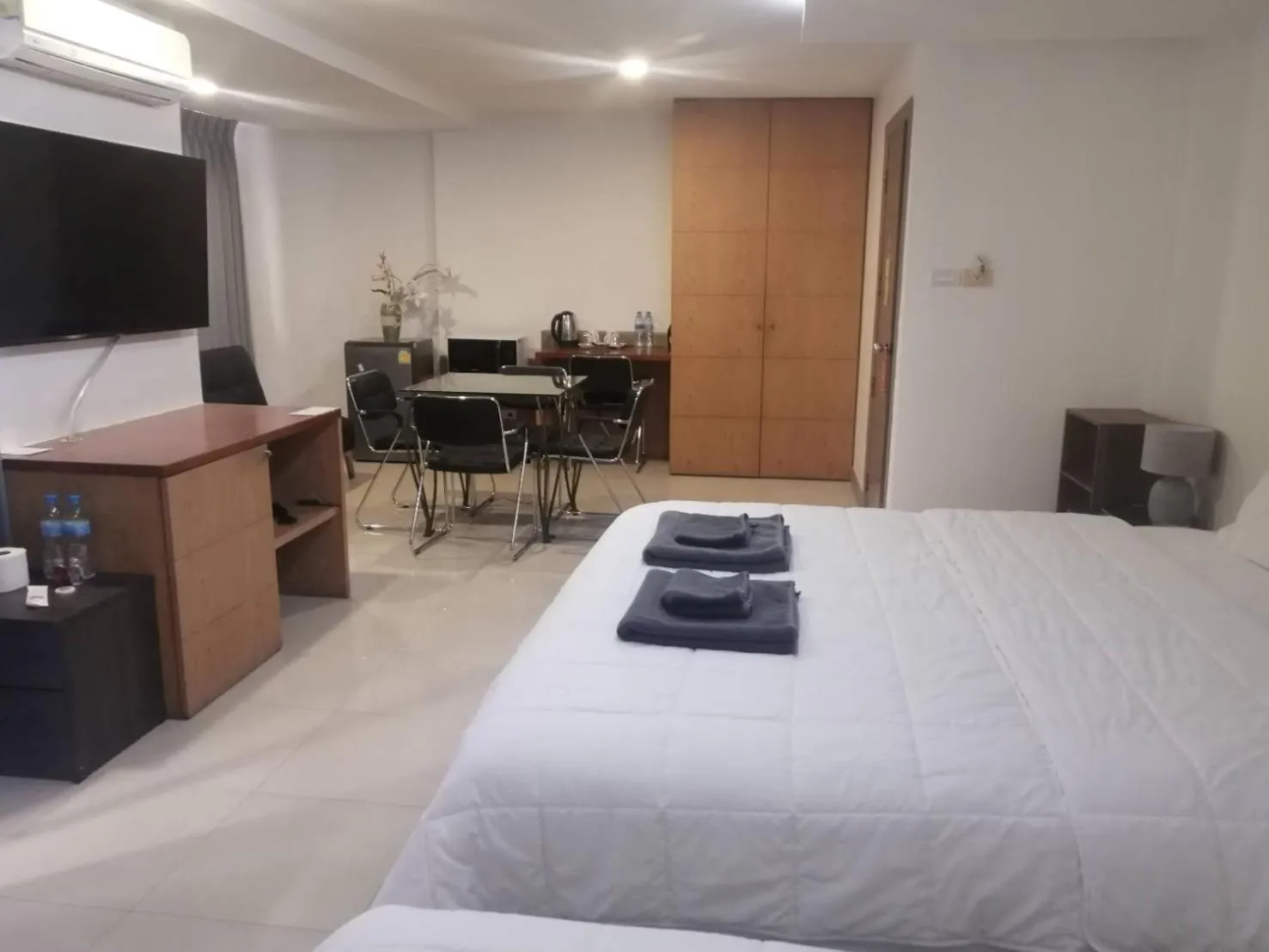 Bed in Pasadena Lodge