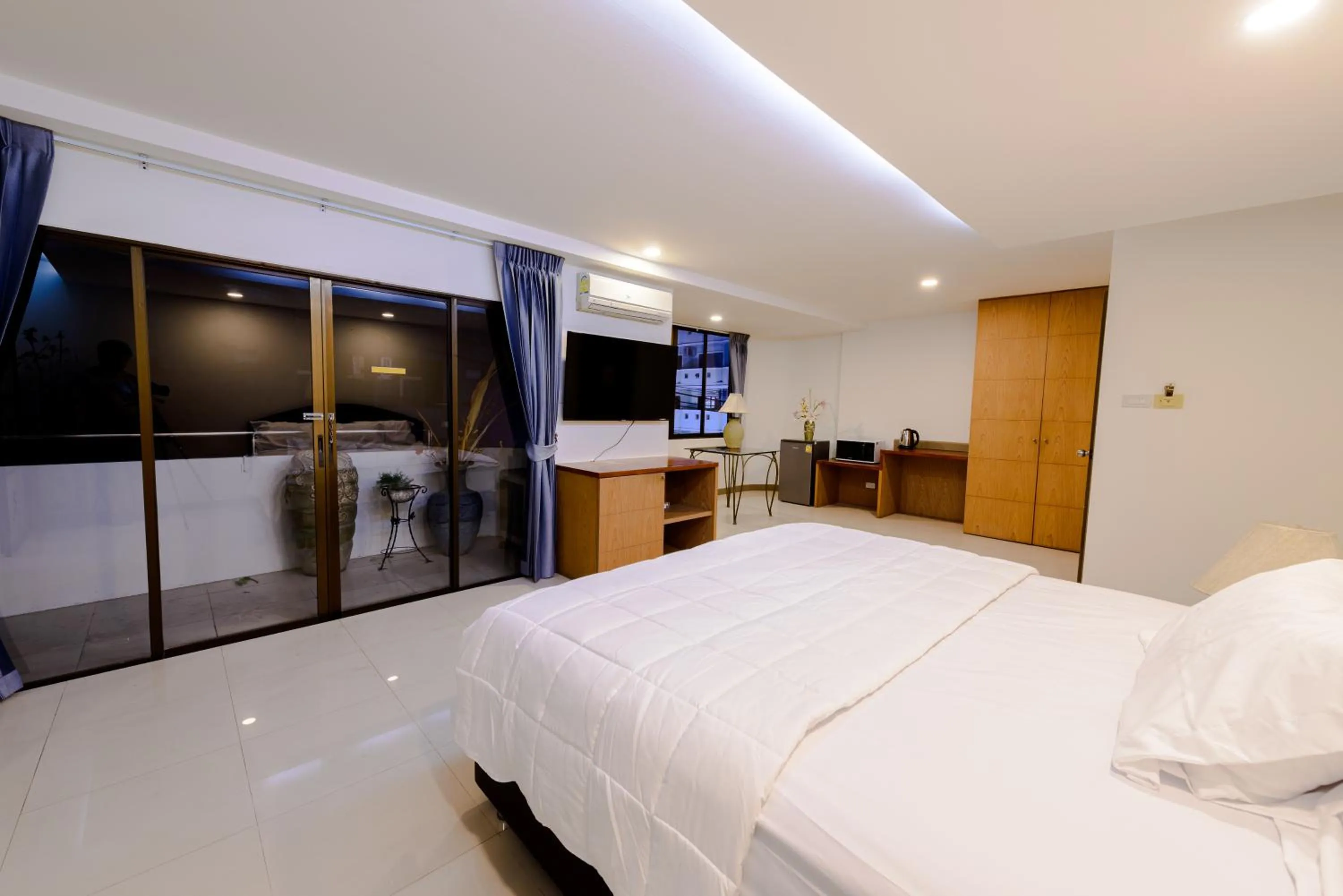 Bed in Pasadena Lodge