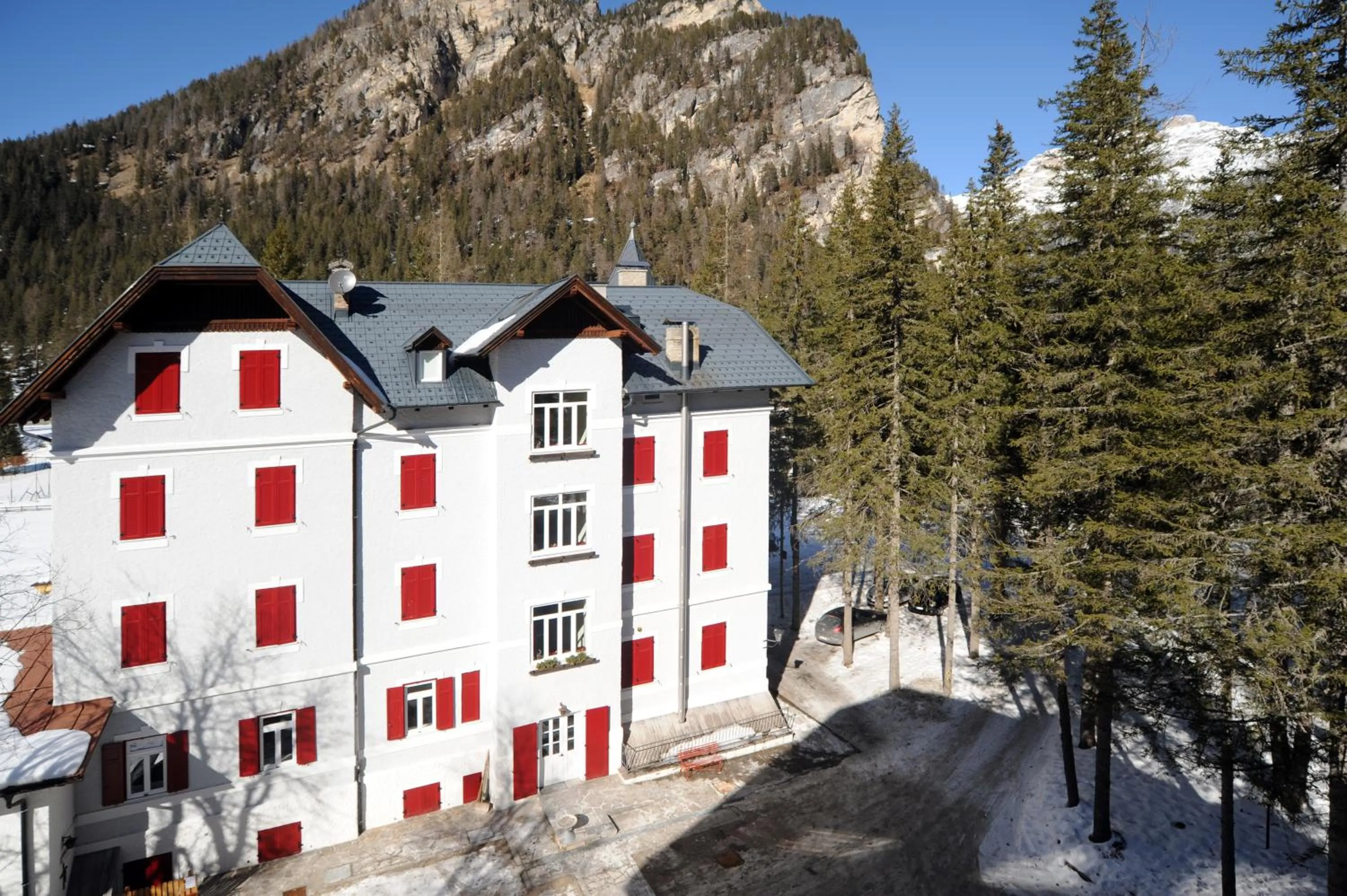 Facade/entrance in Hotel Croda Rossa