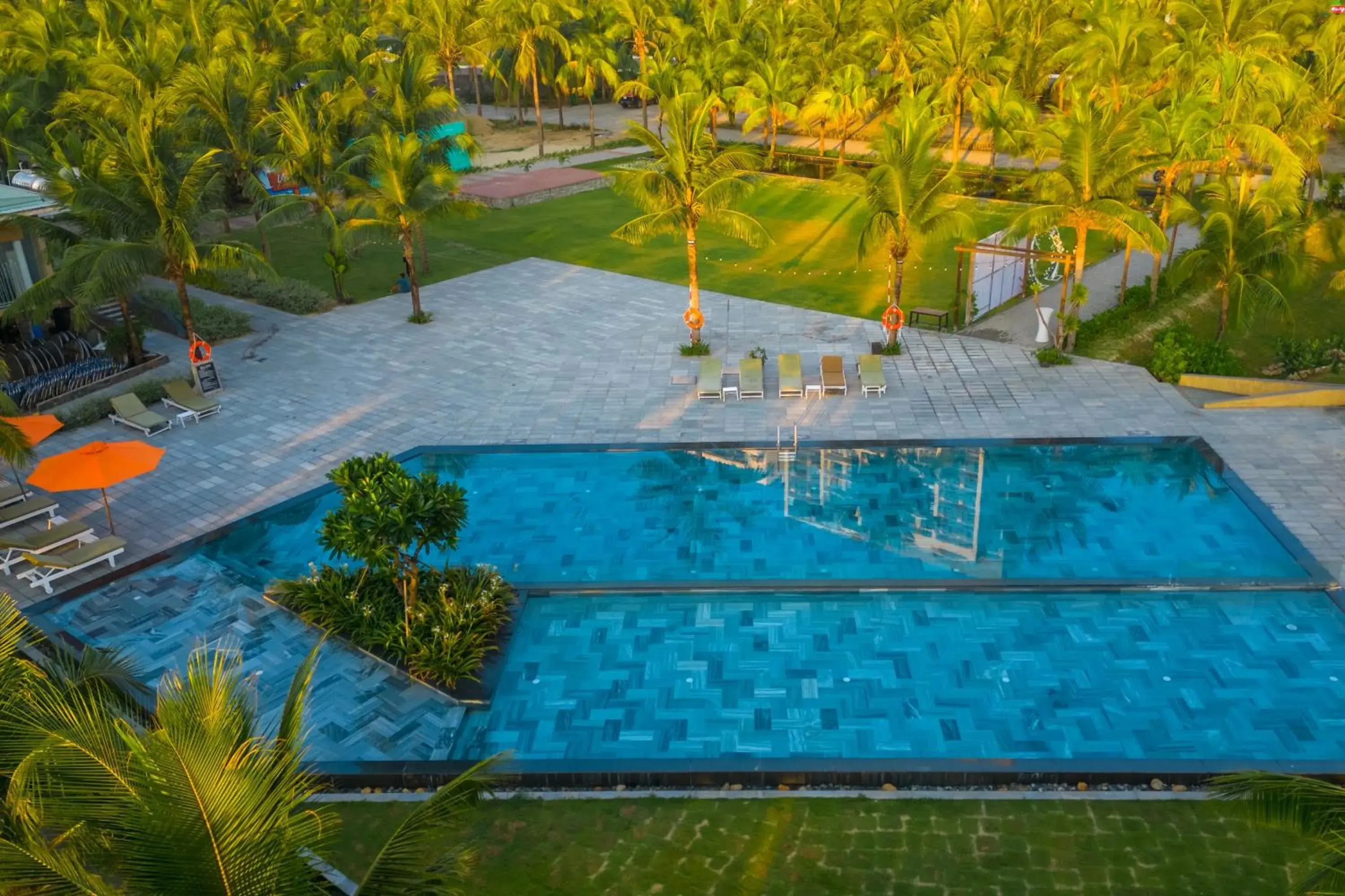 Swimming pool in Temple Da Nang Resort Swimming pool in Temple Da Nang Resort