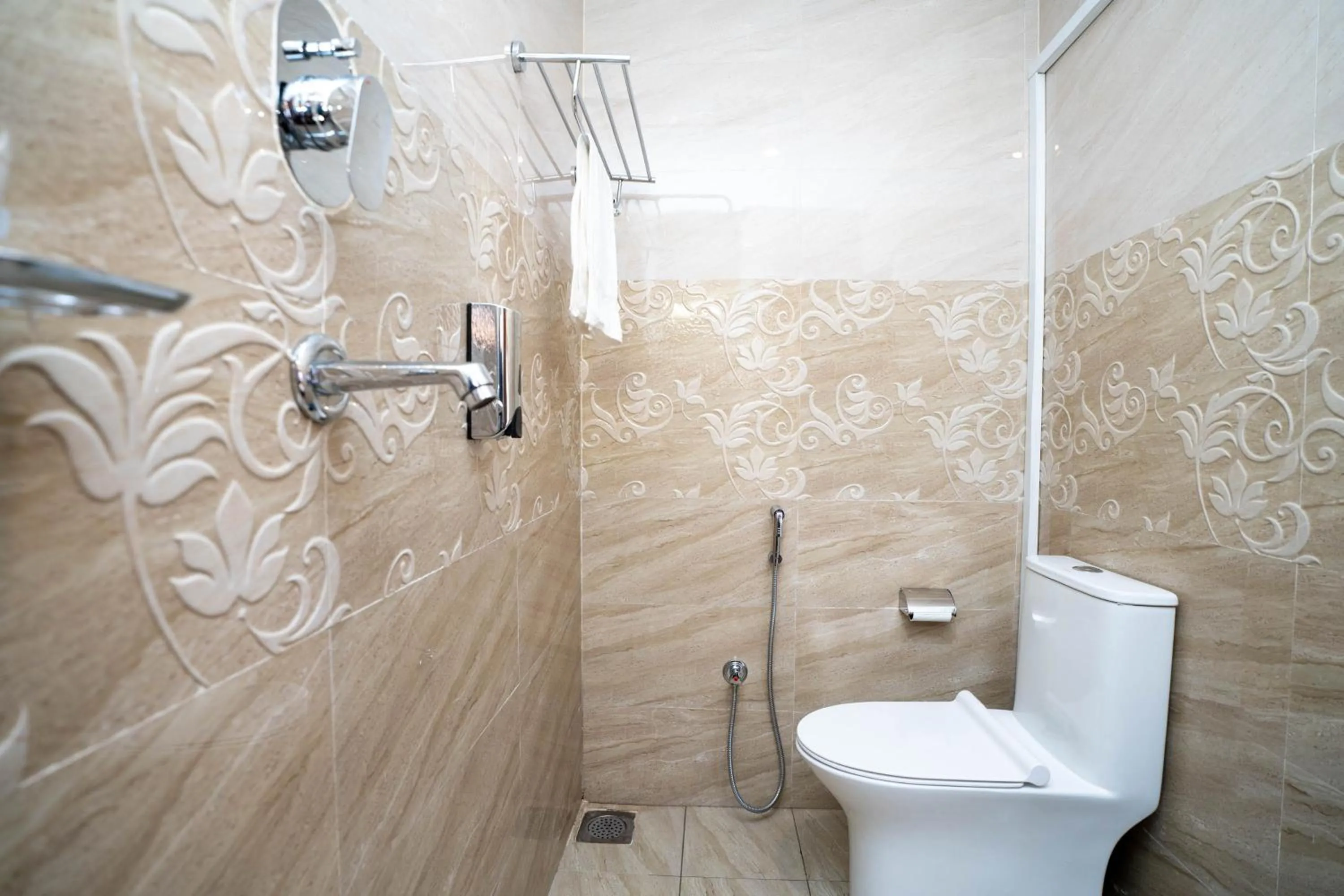 Bathroom in Airport Himalaya Boutique Hotel