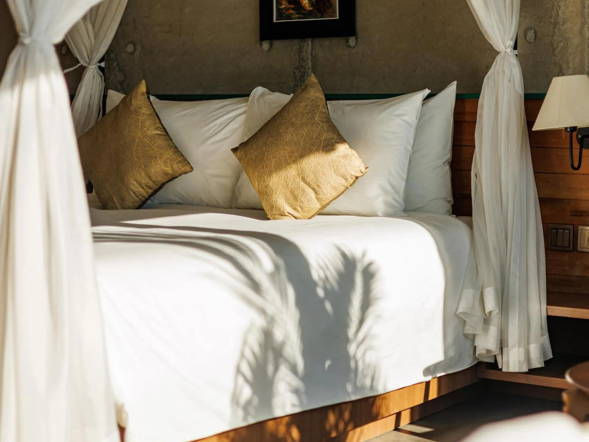 room service, Bed in CHECK inn Phnom Penh Royal Palace