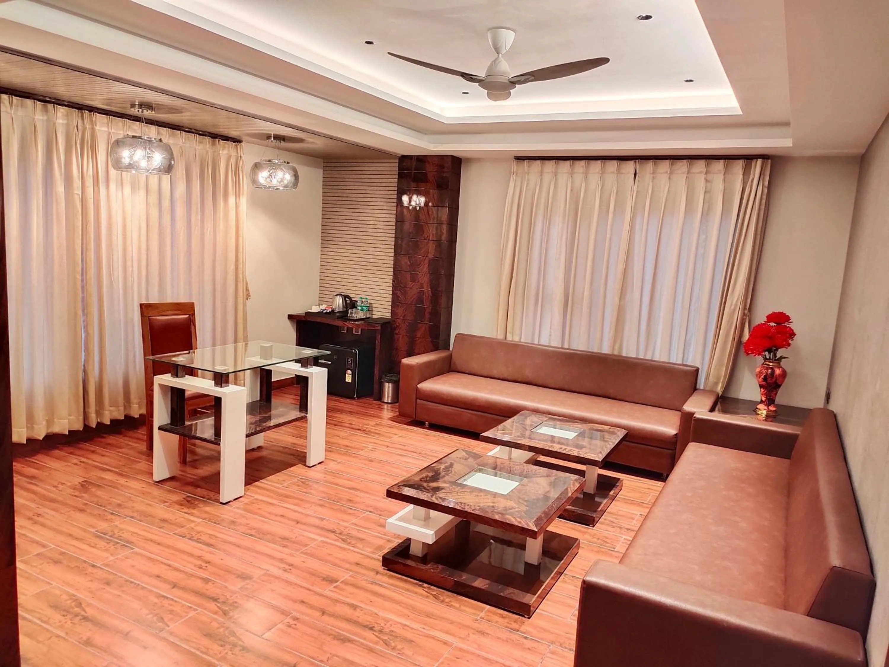 Seating area in HOTEL SUNCITY PALACE