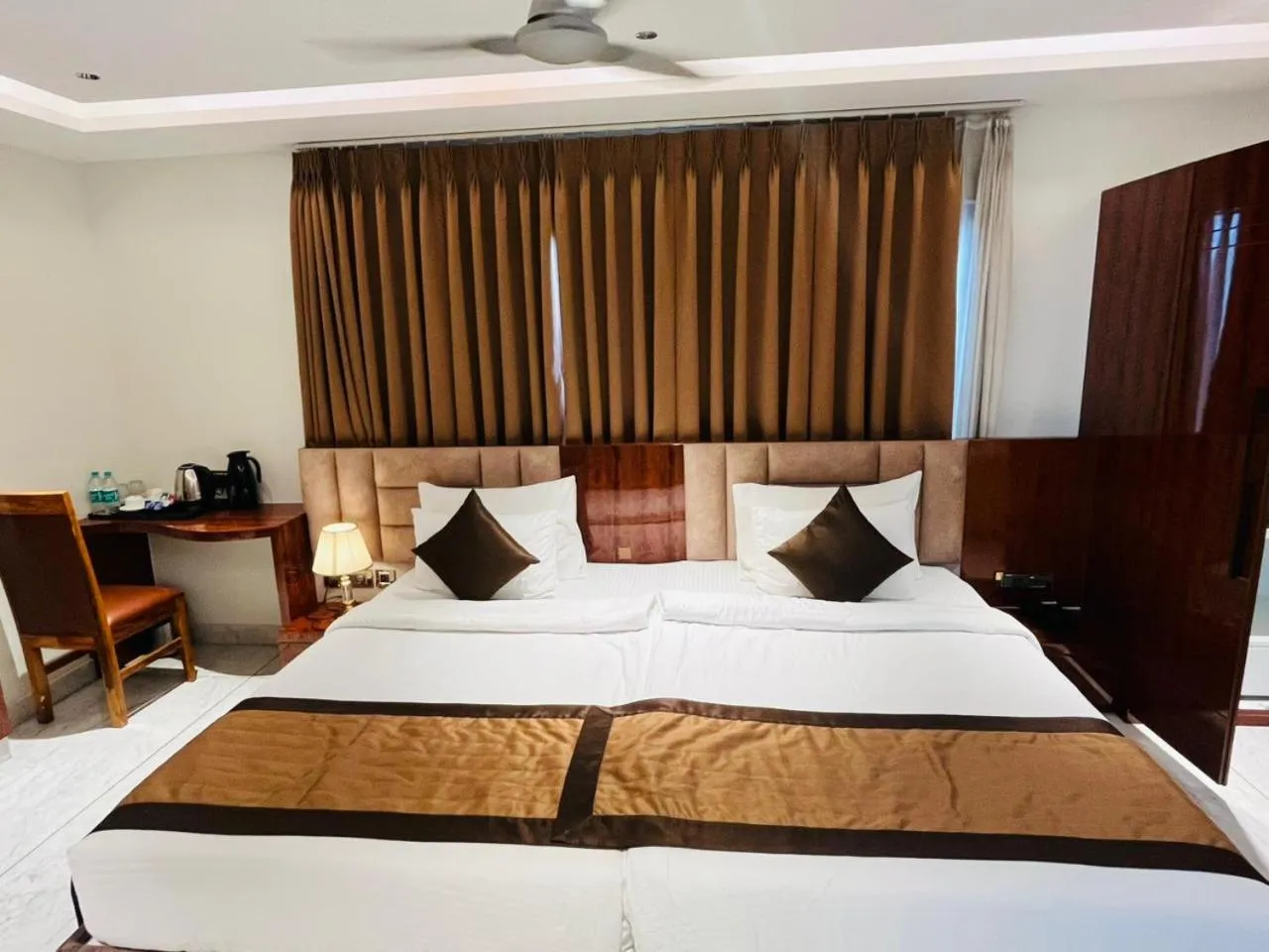 Bedroom, Bed in HOTEL SUNCITY PALACE