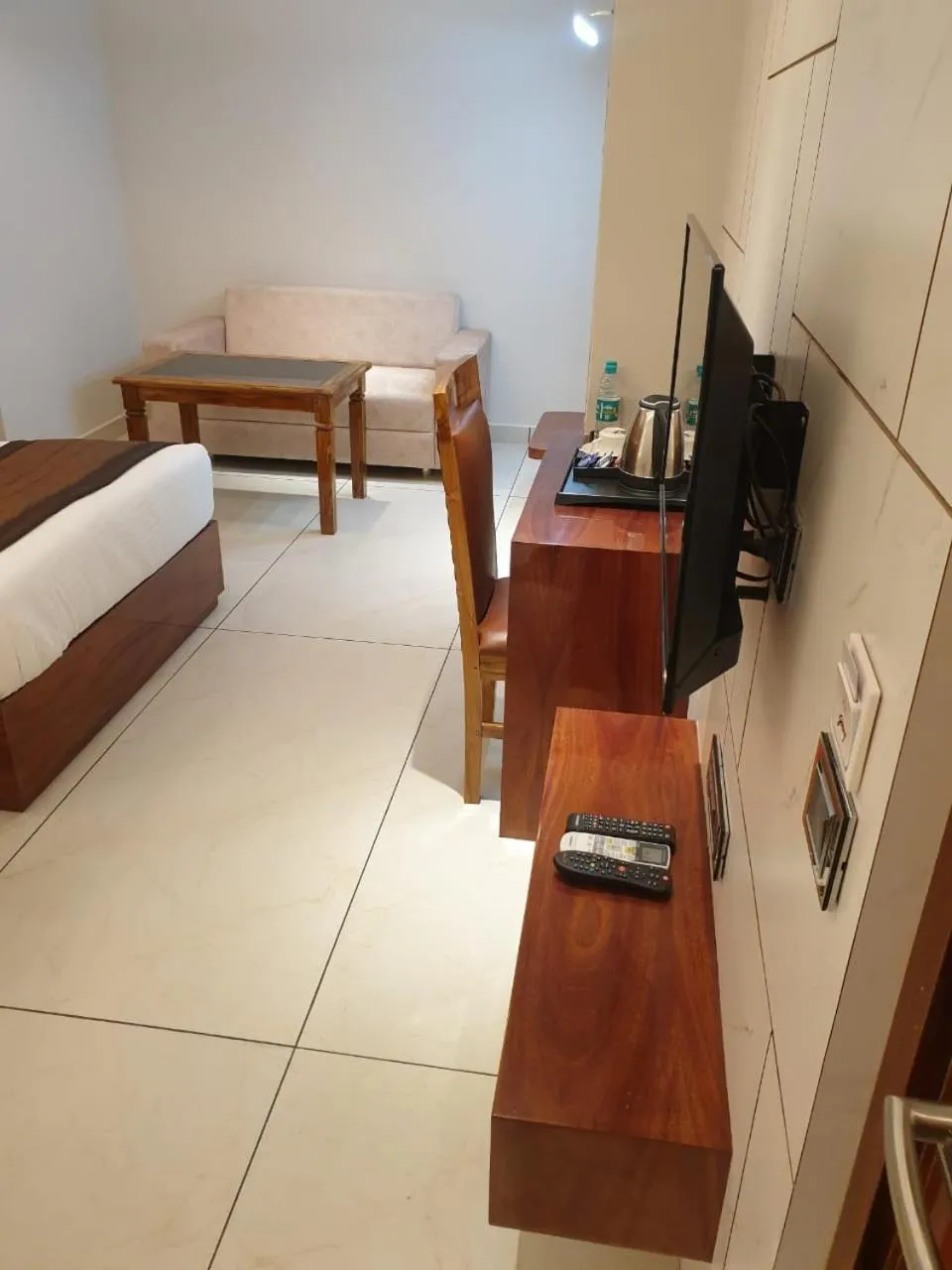 TV and multimedia, Bed in HOTEL SUNCITY PALACE