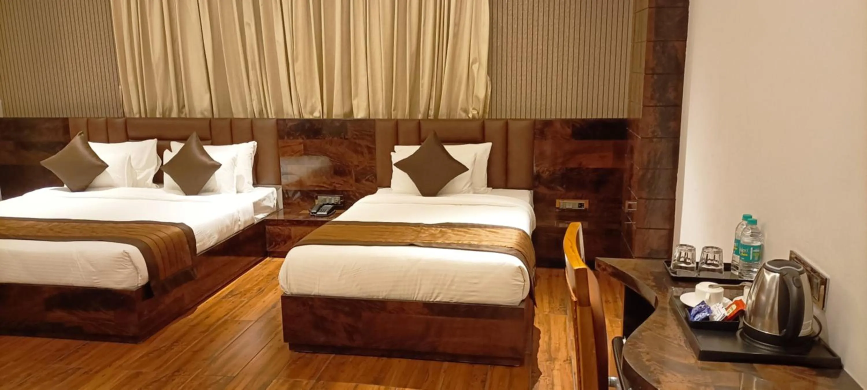 Bedroom, Bed in HOTEL SUNCITY PALACE