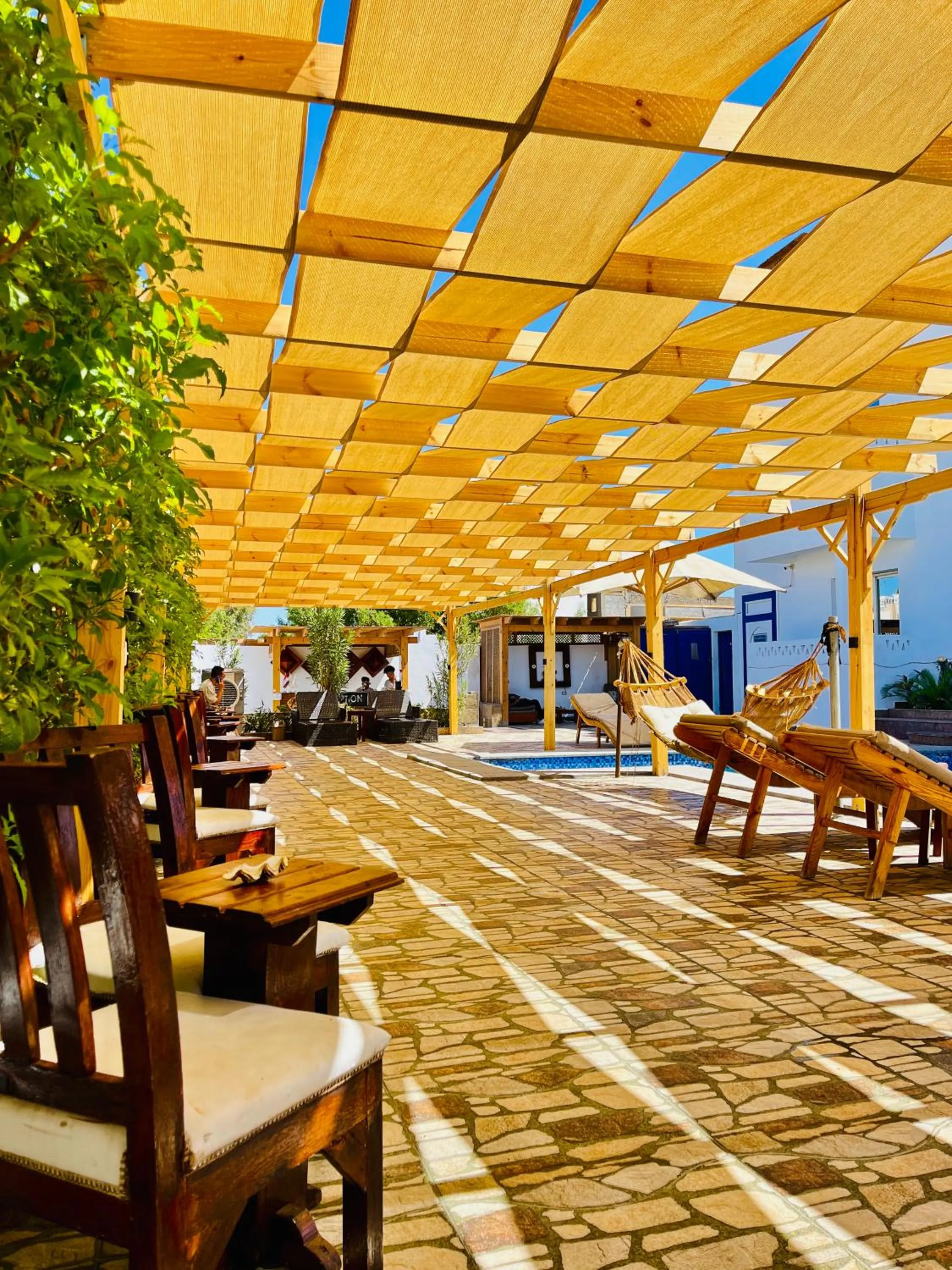 Dolphina hotel & Restaurant