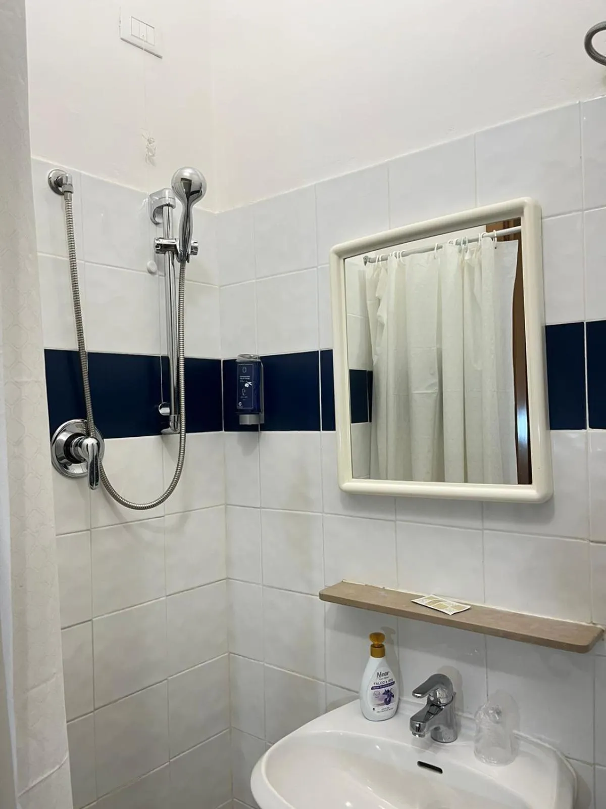 Bathroom in Hotel Valente