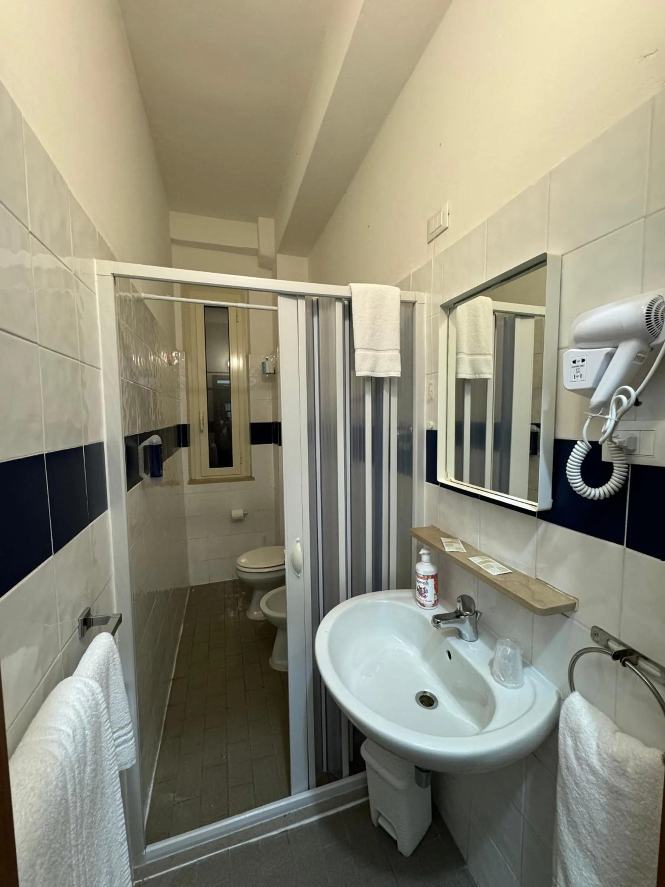 Bathroom in Hotel Valente