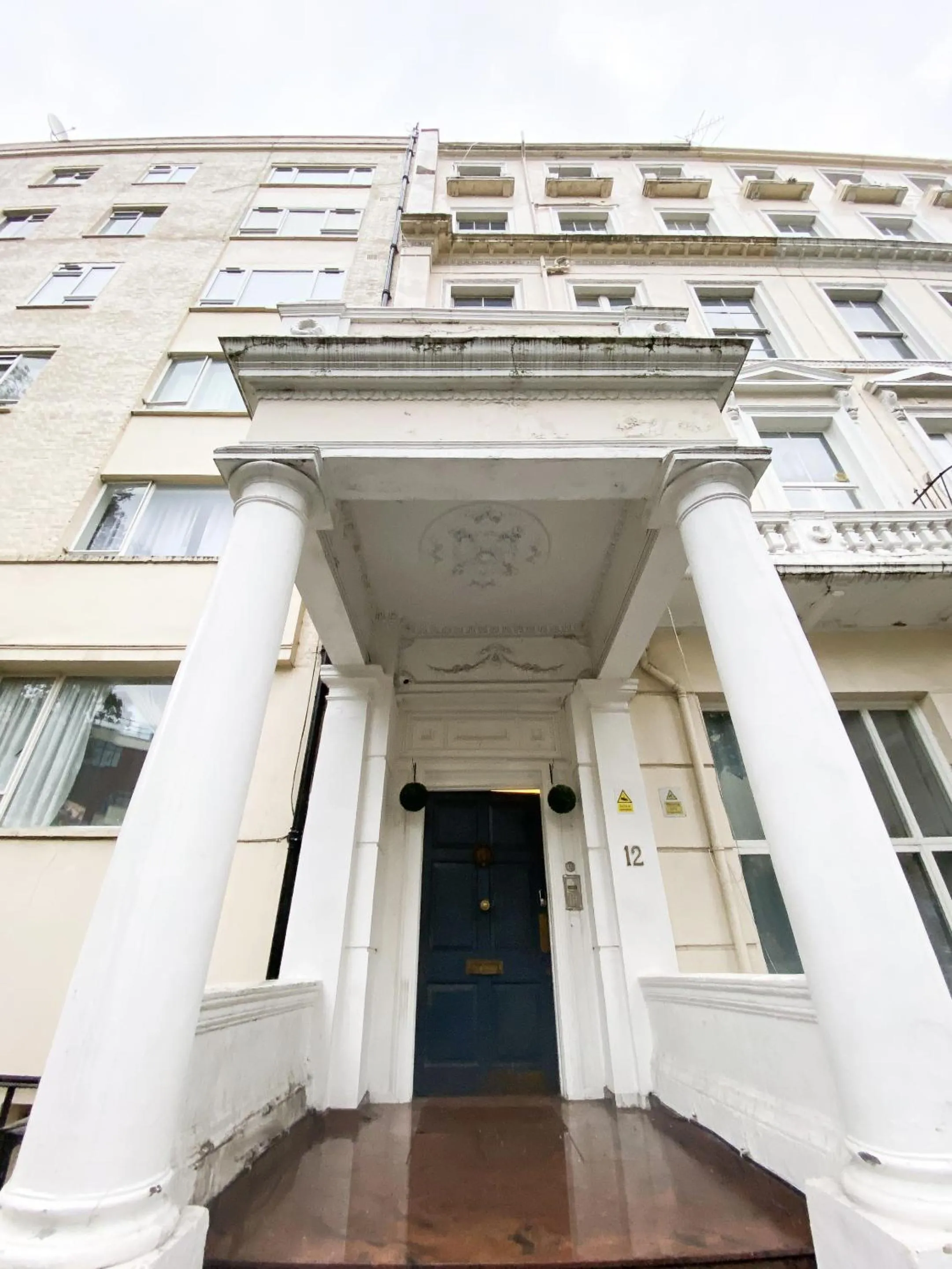 Property building in Modern Studios Close To Hyde Park