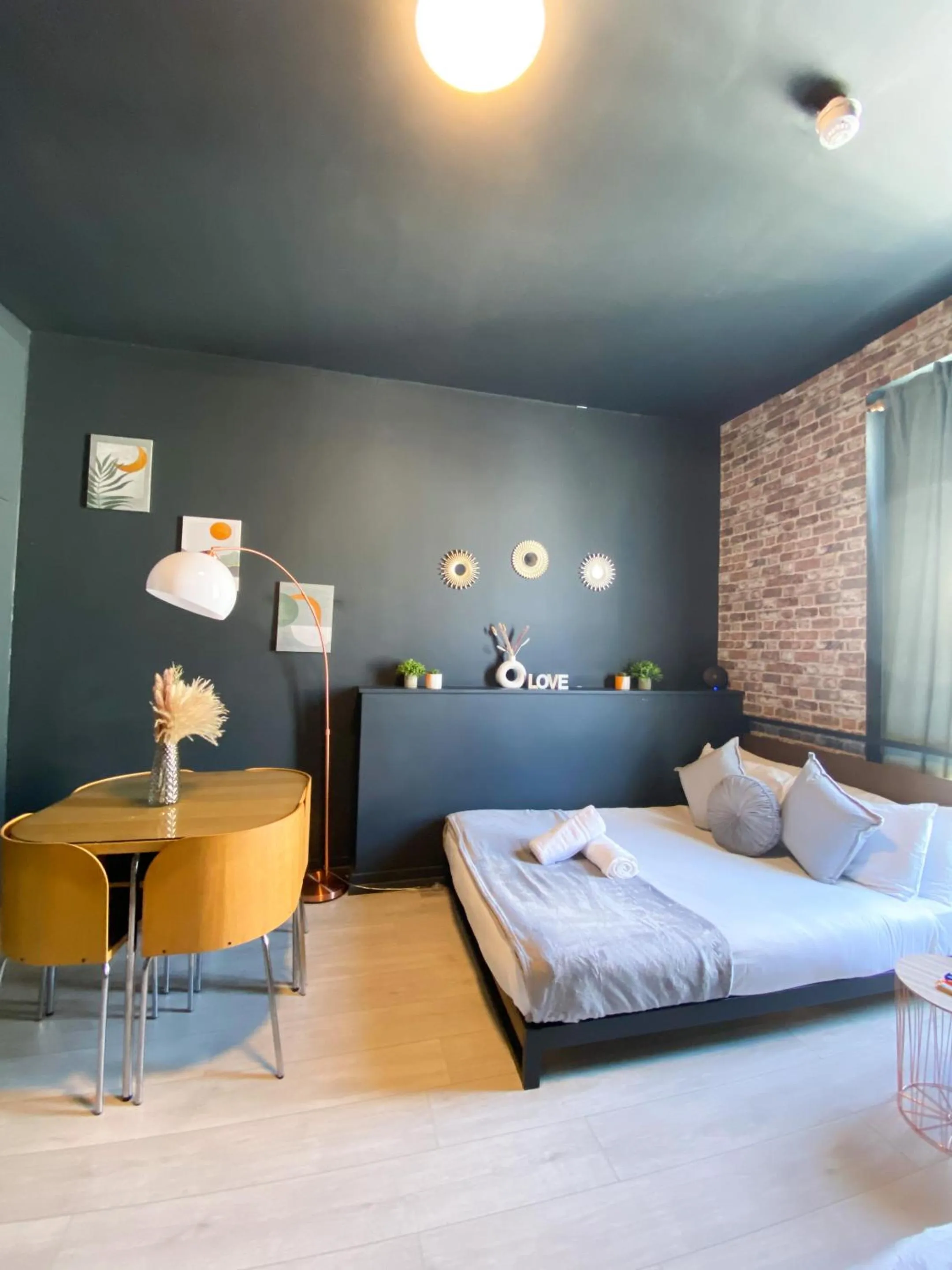 Bedroom, Bed in Modern Studios Close To Hyde Park