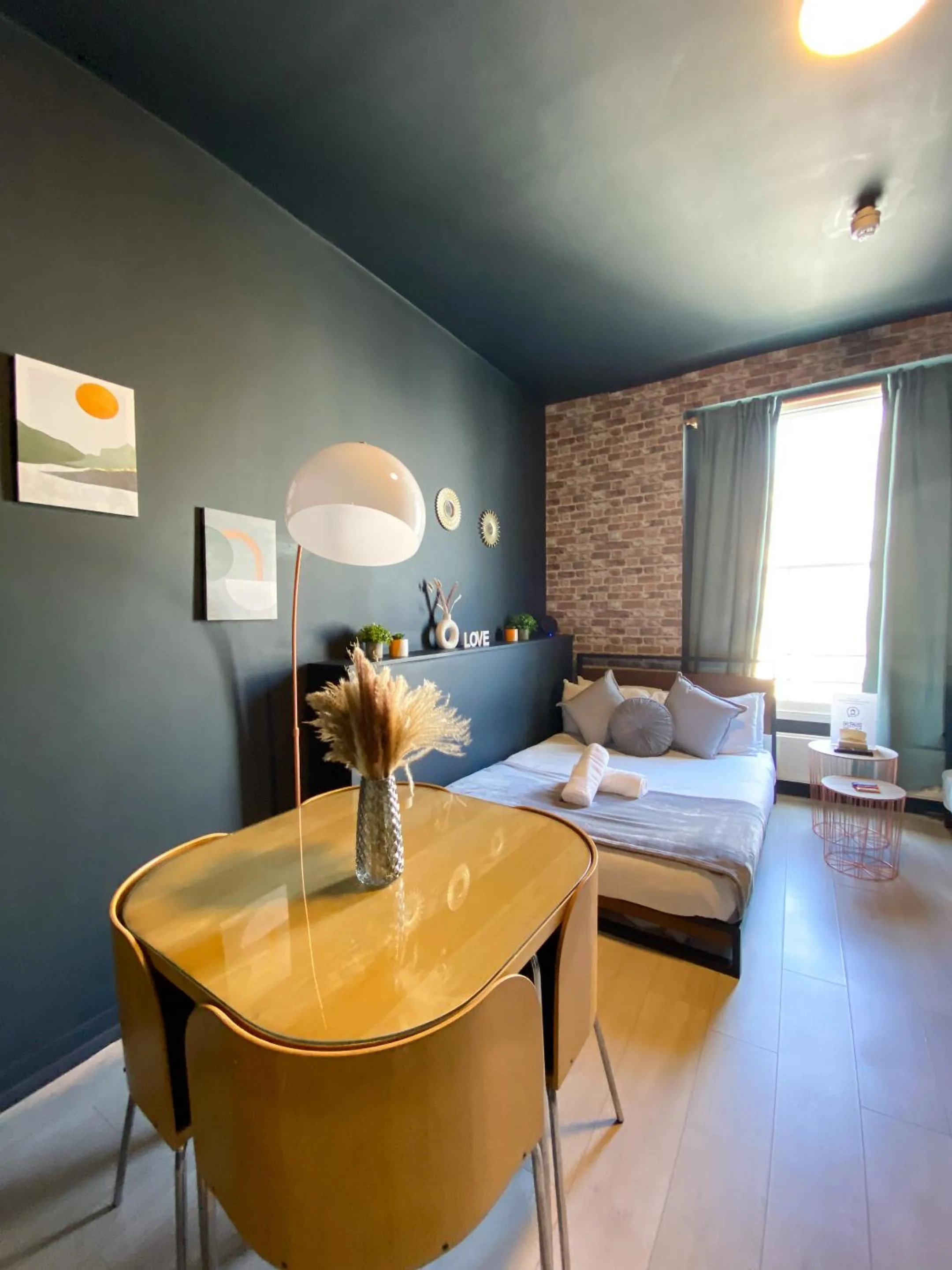 Bedroom, Bed in Modern Studios Close To Hyde Park