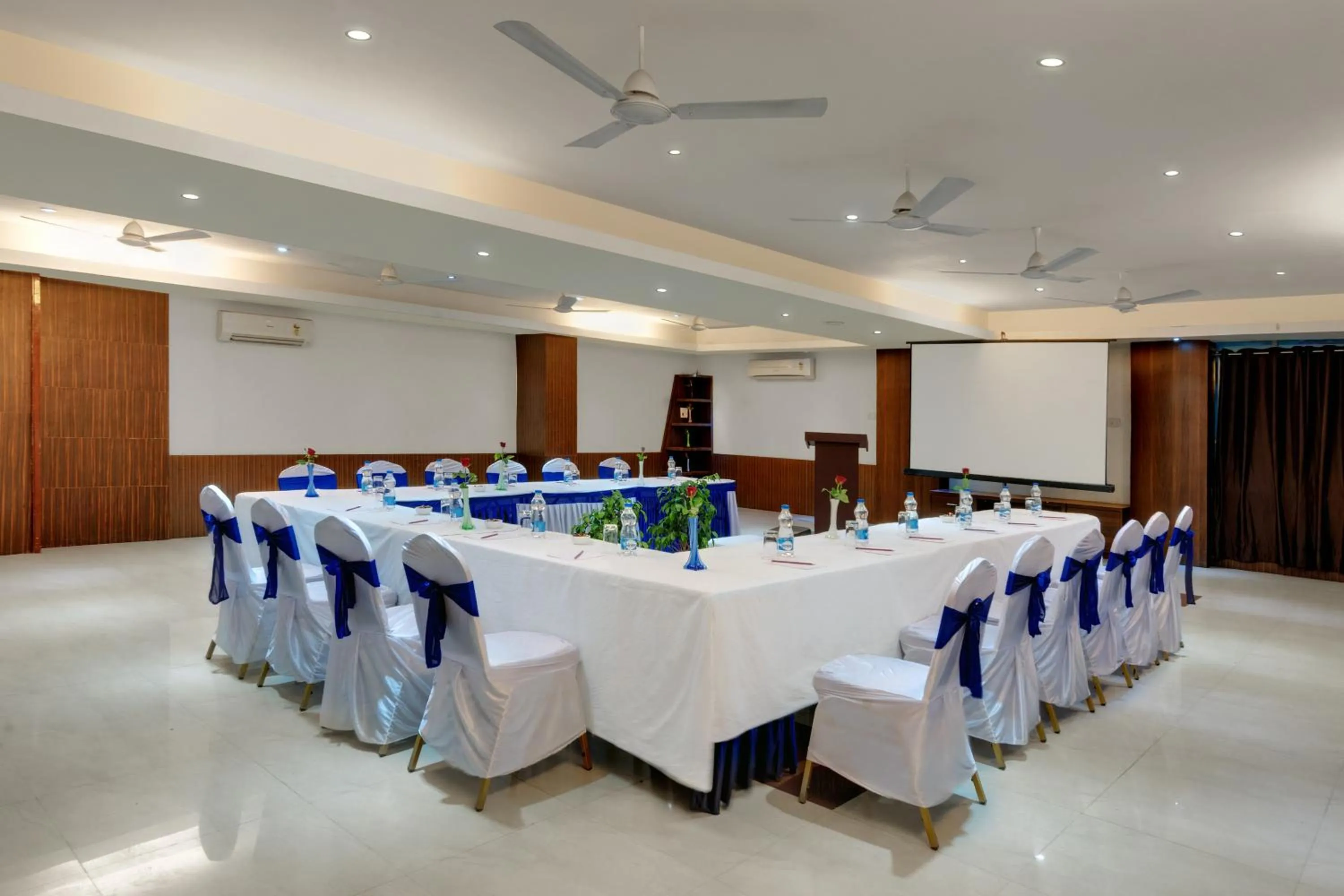 Business facilities in Hotel Balaji Central