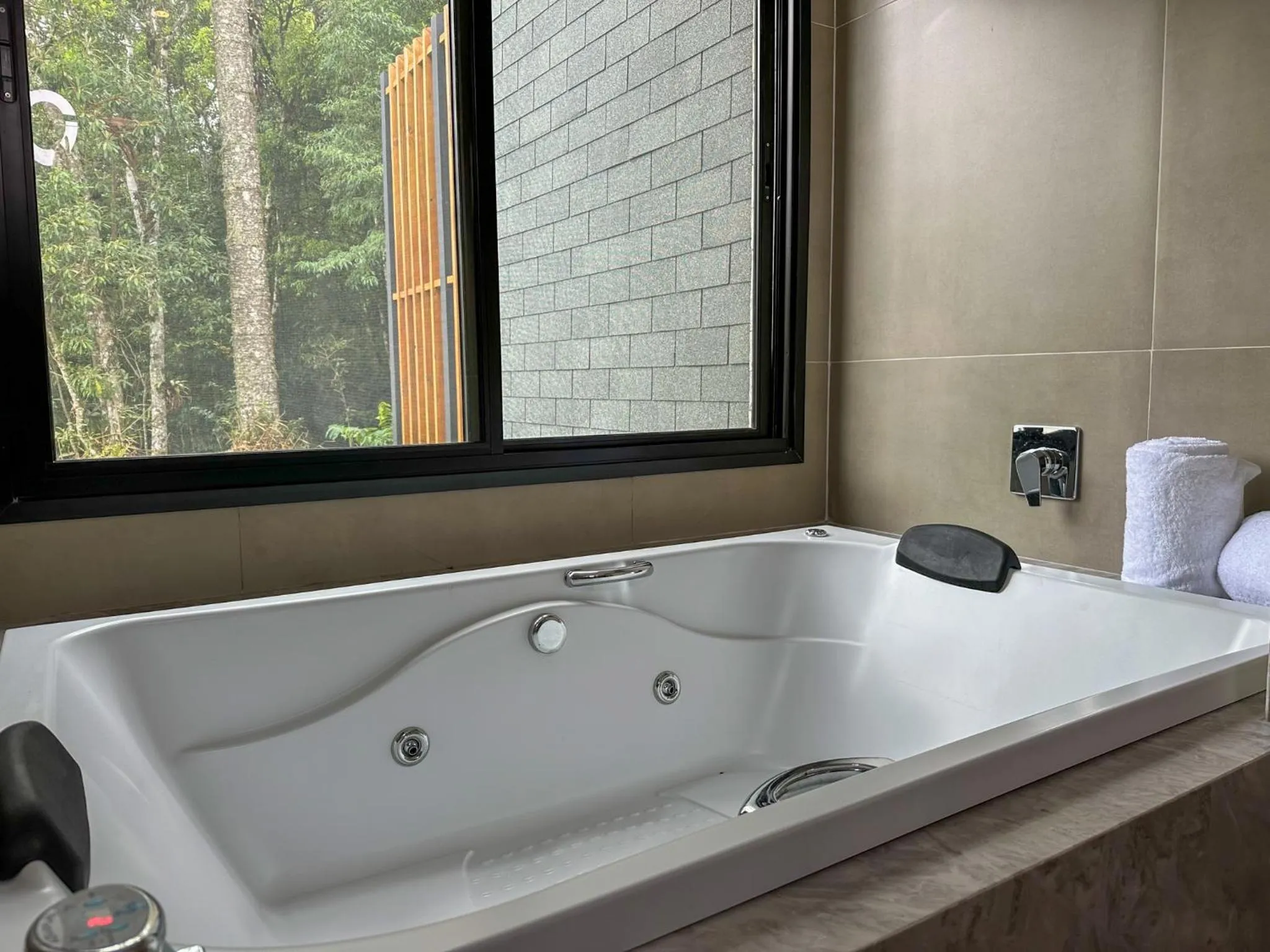 Natural landscape in Hotel Boutique Vinícola Araucária by Slaviero Hotéis