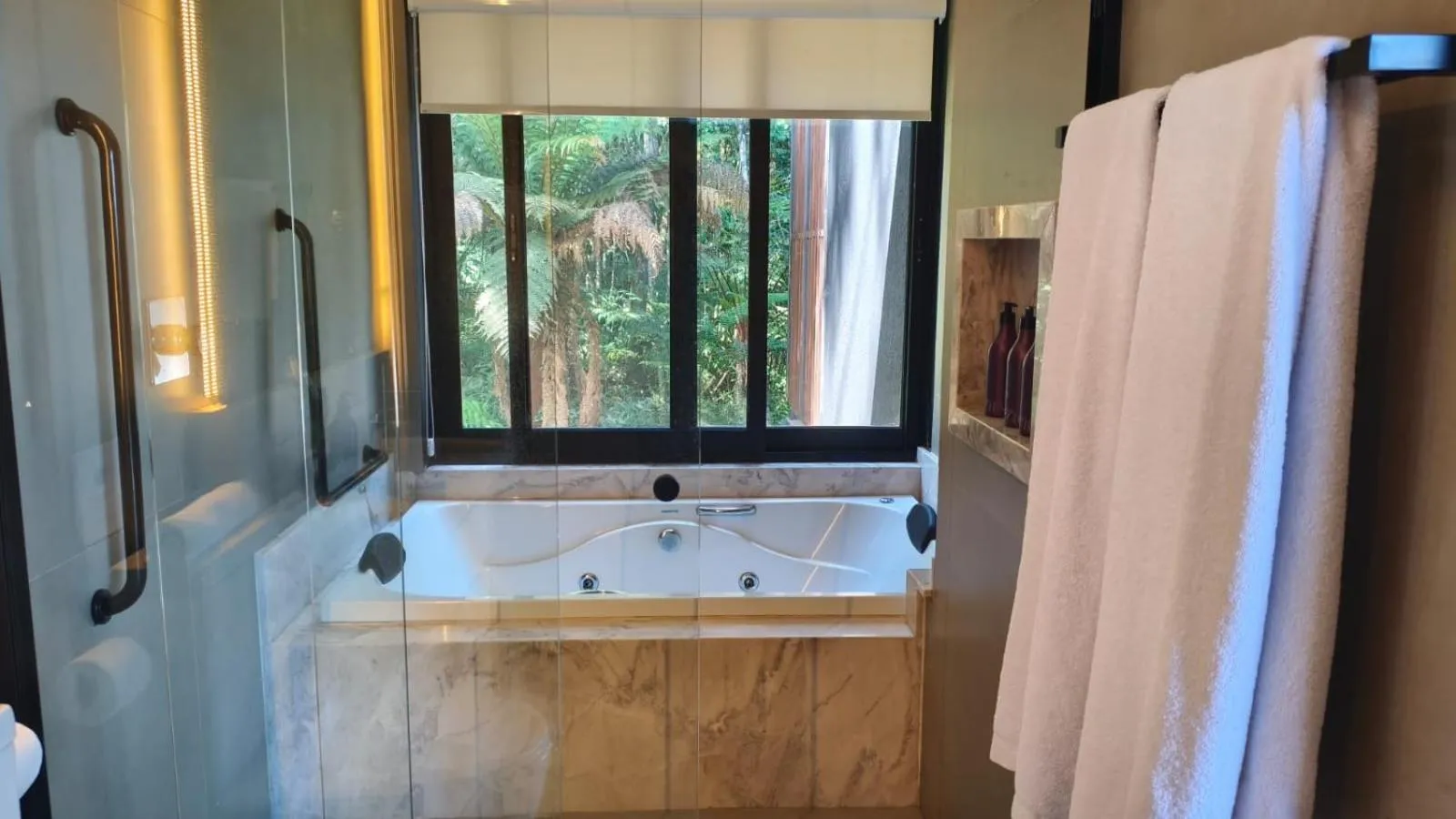 Bathroom in Hotel Boutique Vinícola Araucária by Slaviero Hotéis