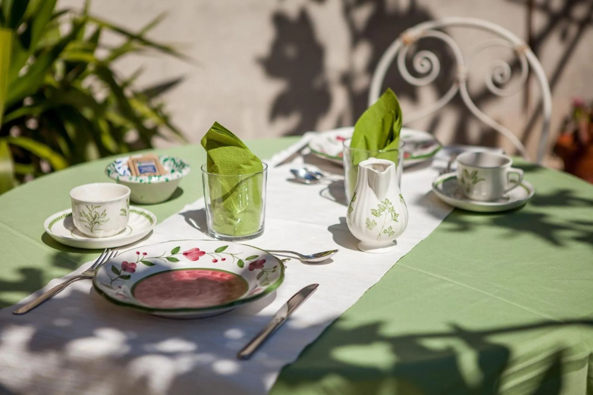 Food and drinks in Palazzo Siena - Home & More