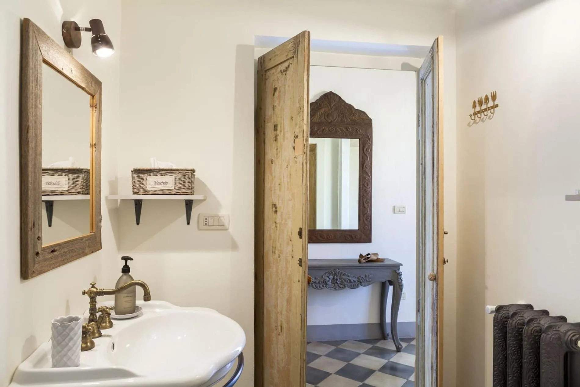 Bathroom in Palazzo Siena - Home & More
