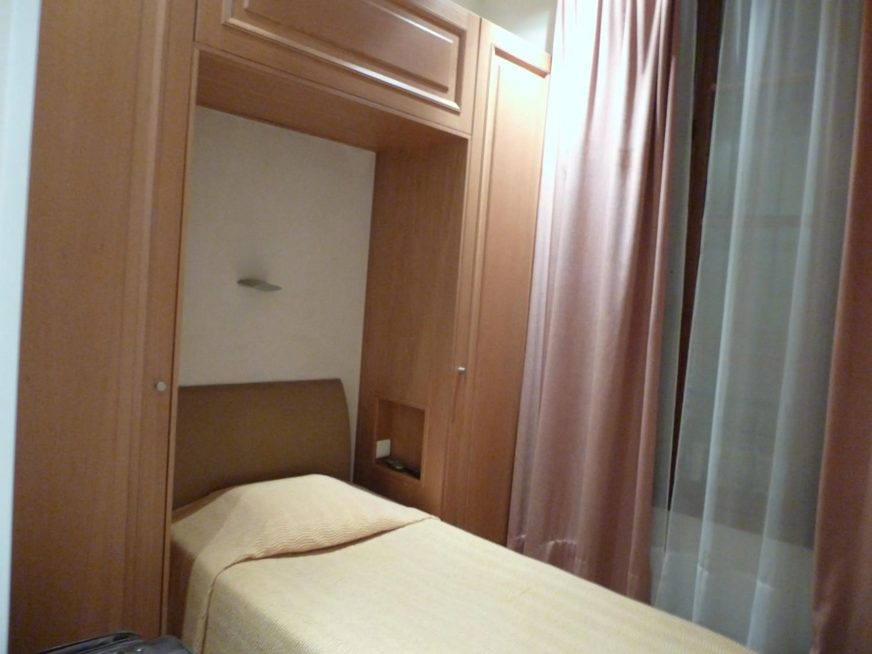 Bed in Hôtel du Vieux Marais