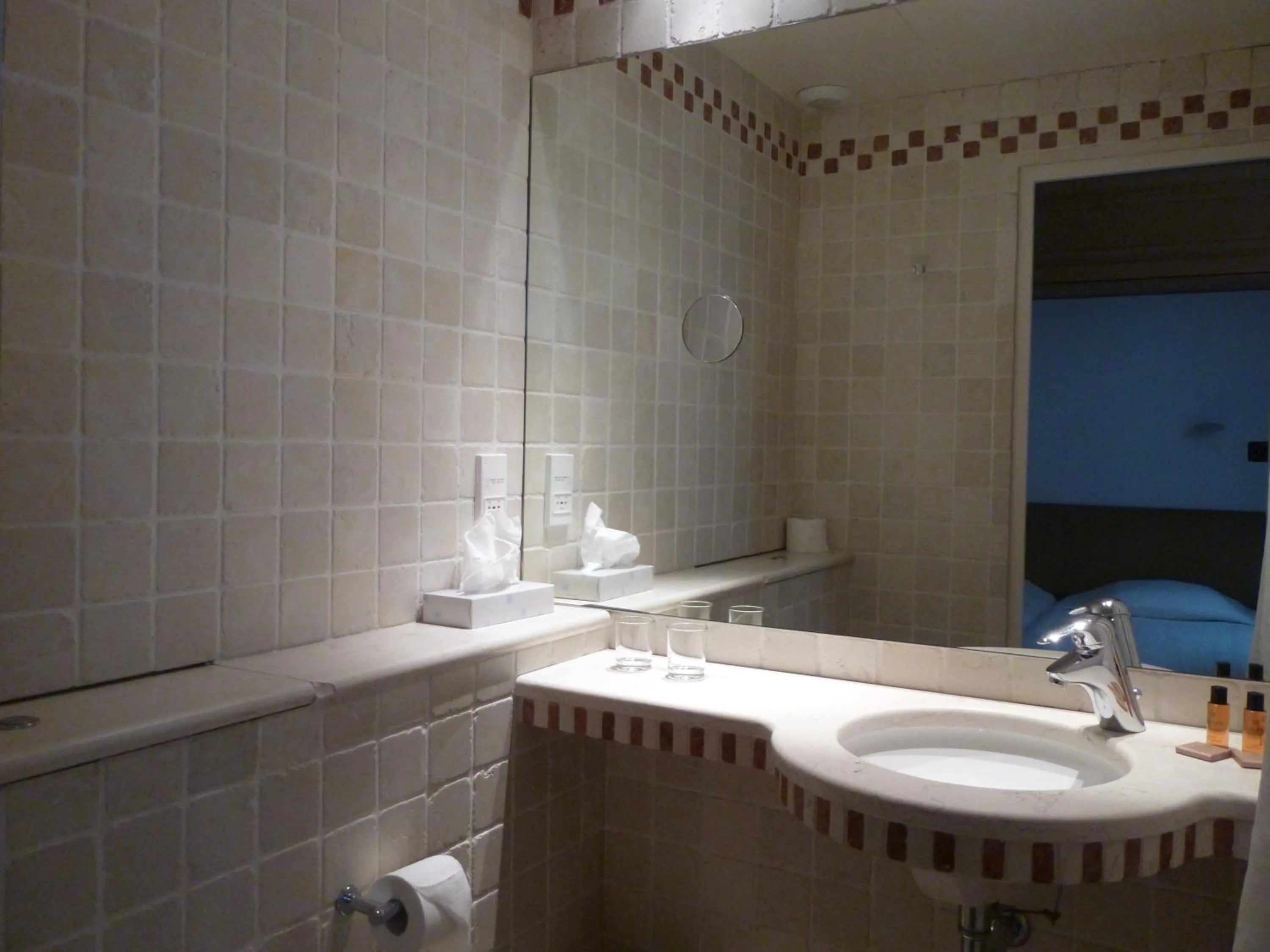 Bathroom in Hôtel du Vieux Marais