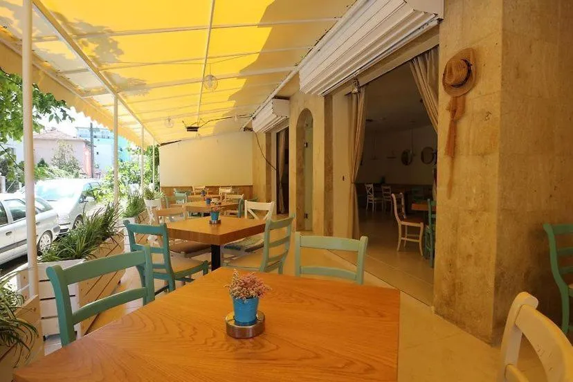 Restaurant/places to eat in SUNARITA