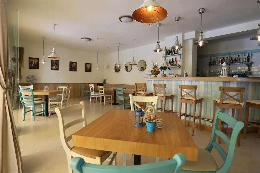 Restaurant/places to eat in SUNARITA