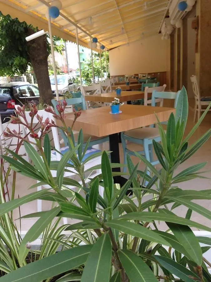 Restaurant/places to eat in SUNARITA