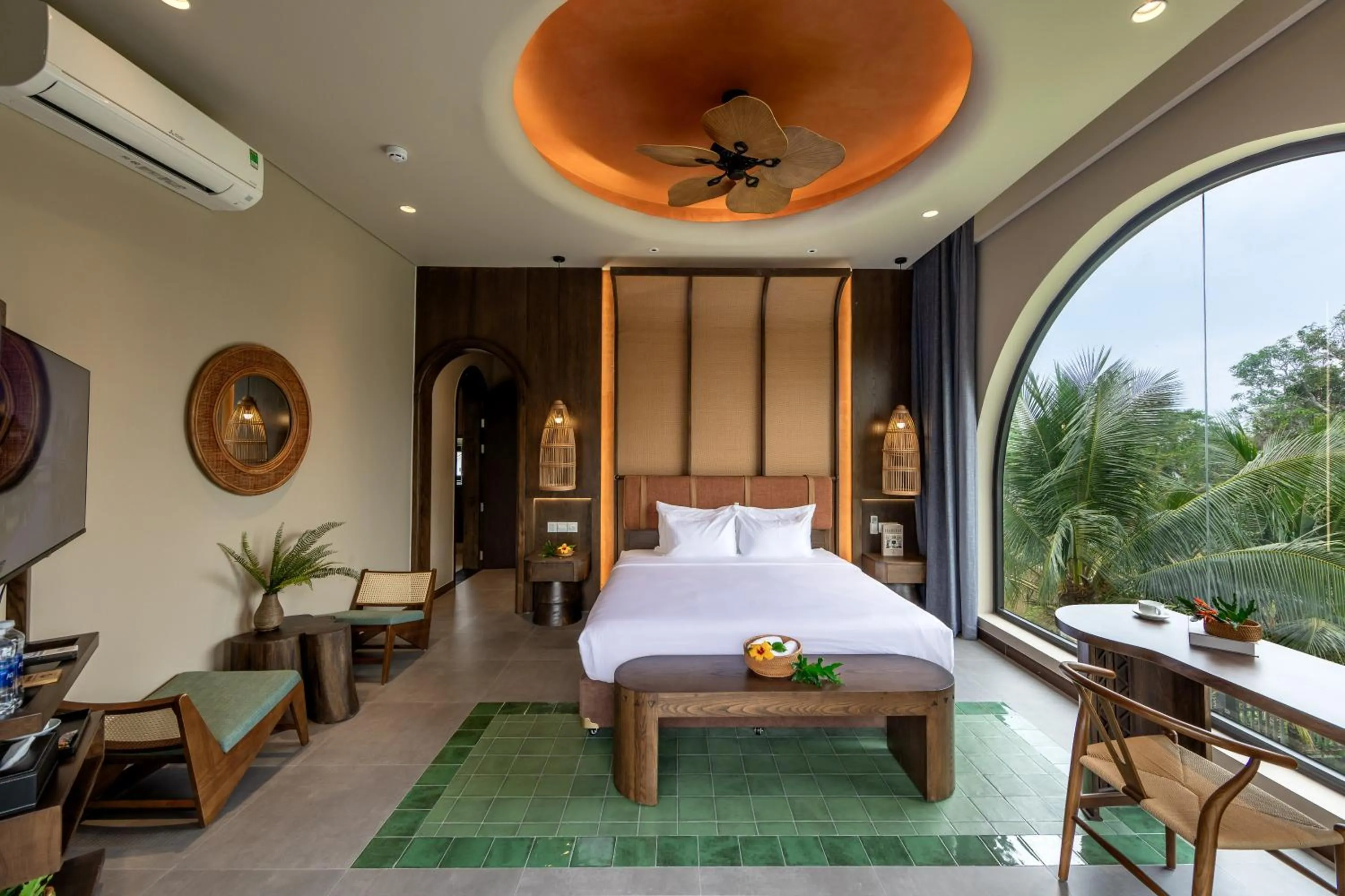 Bedroom, Bed in Emerald Garden Retreat