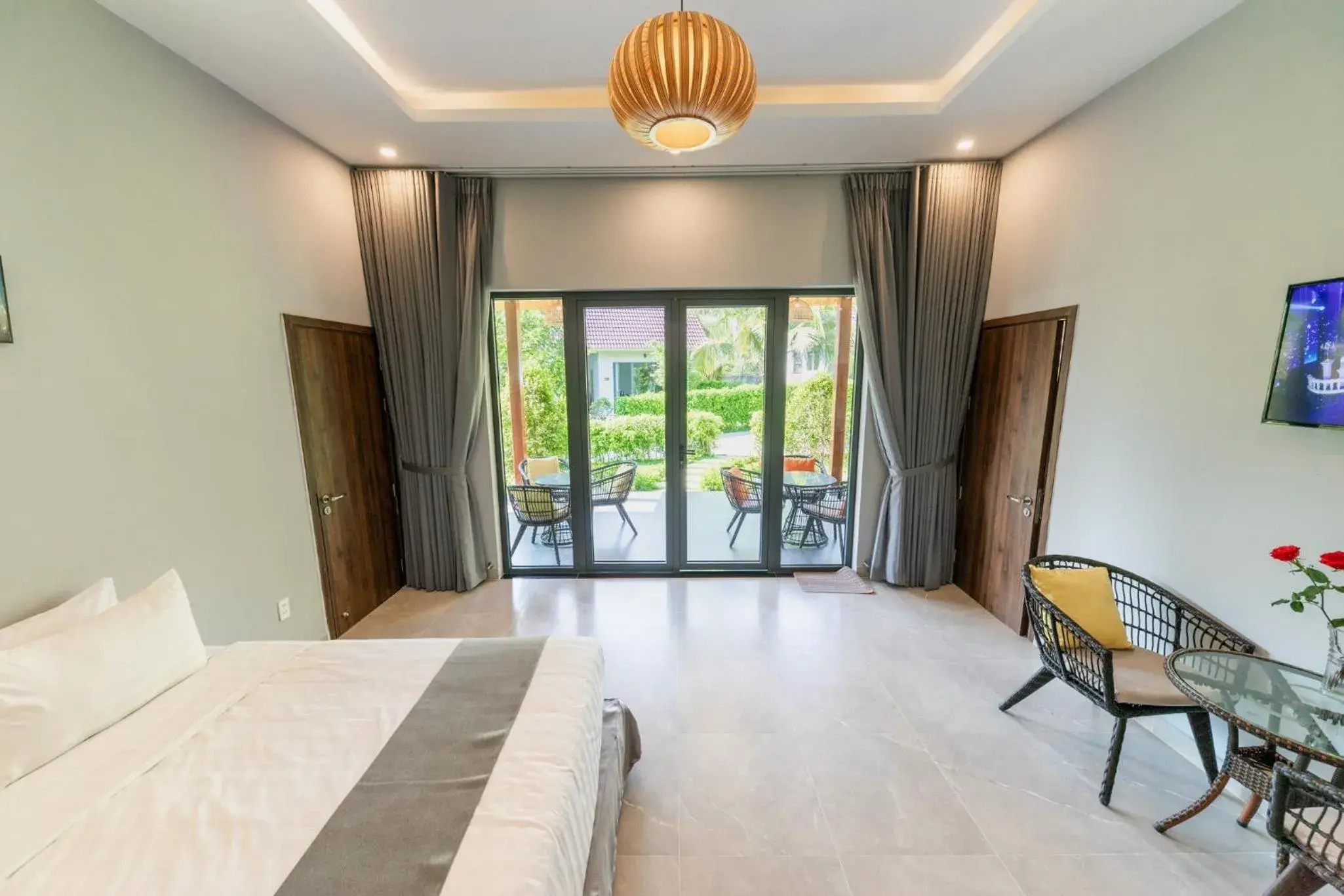 TV and multimedia, Bed in Emerald Garden Retreat TV and multimedia, Bed in Emerald Garden Retreat