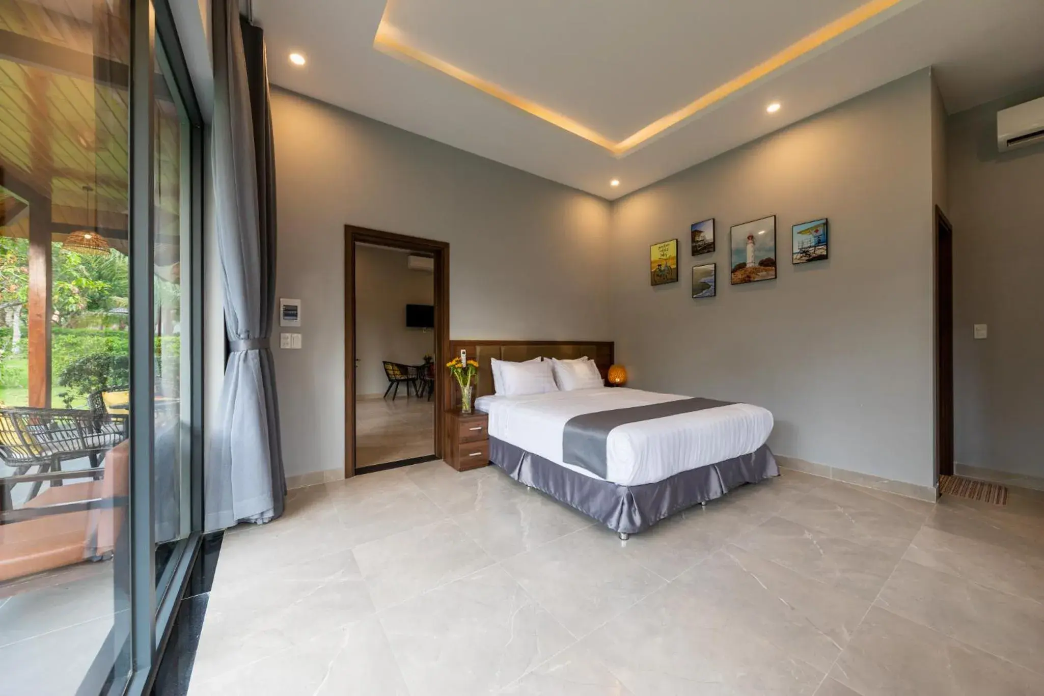 Bed in Emerald Garden Retreat Bed in Emerald Garden Retreat