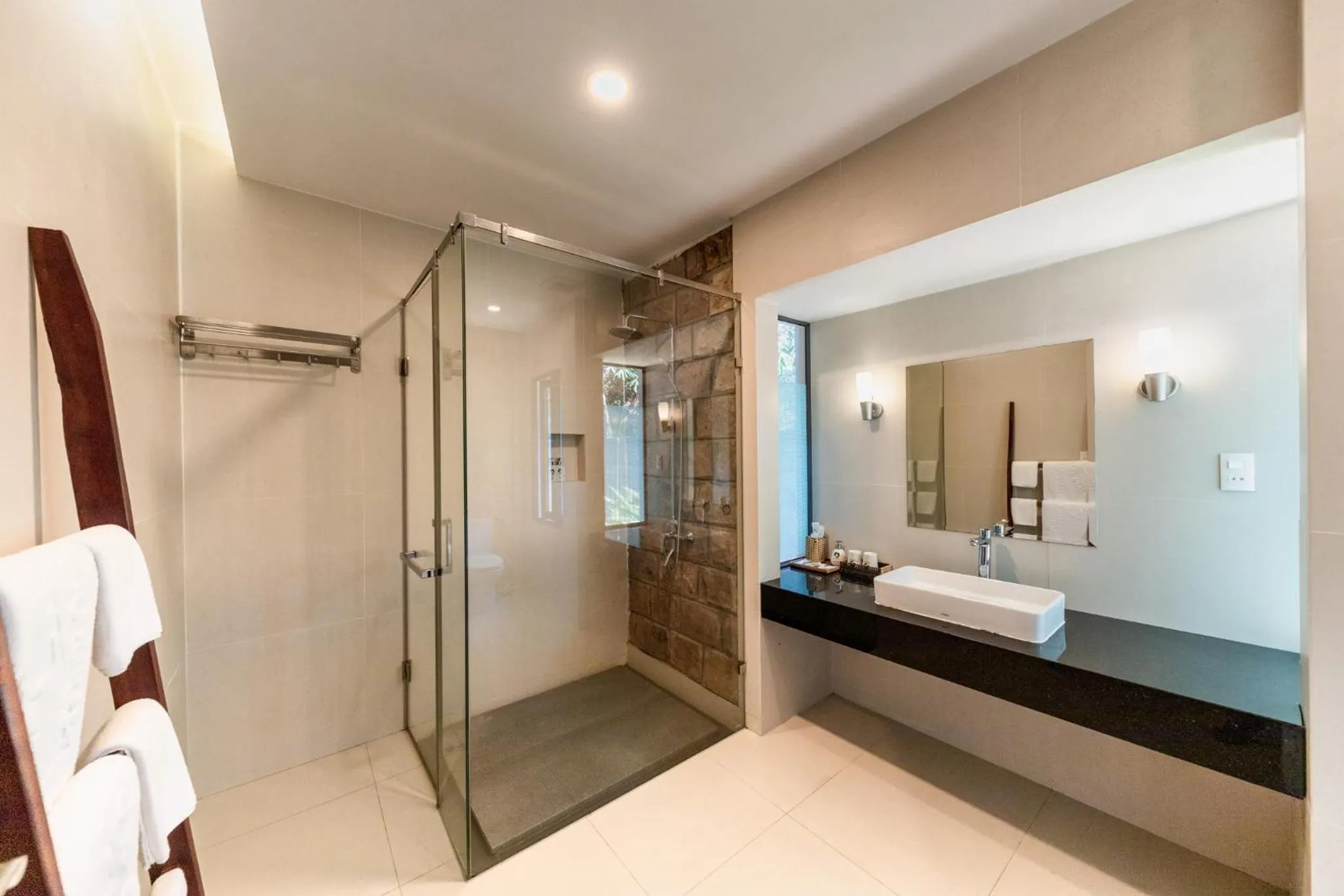 Shower in Emerald Garden Retreat