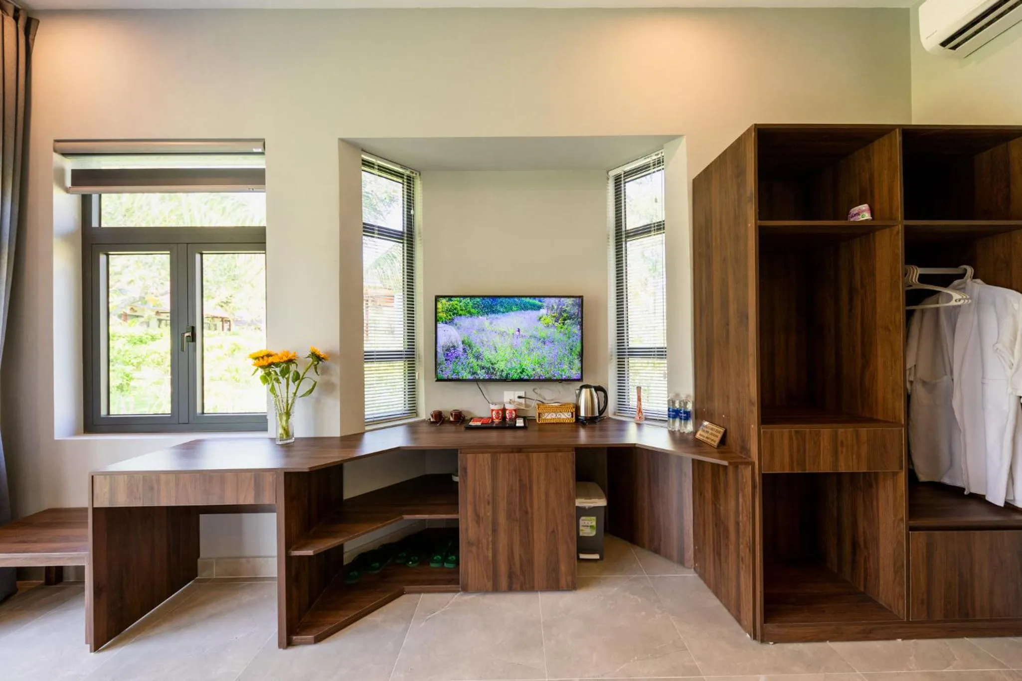 hair dresser in Emerald Garden Retreat