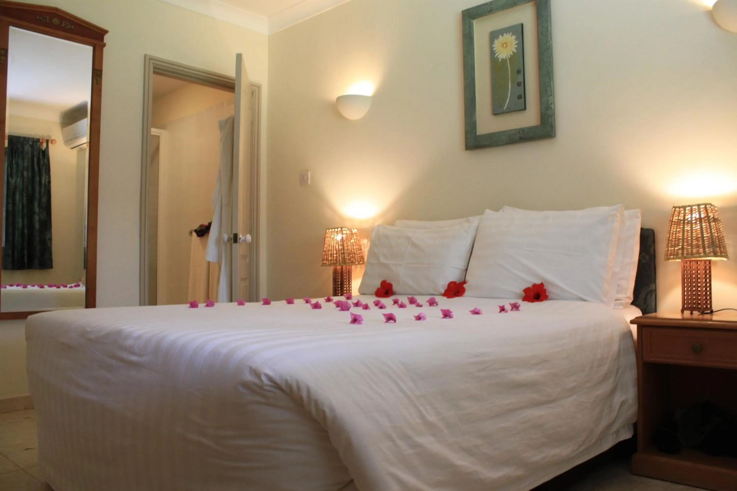 Bedroom, Bed in Kololi Beach Resort