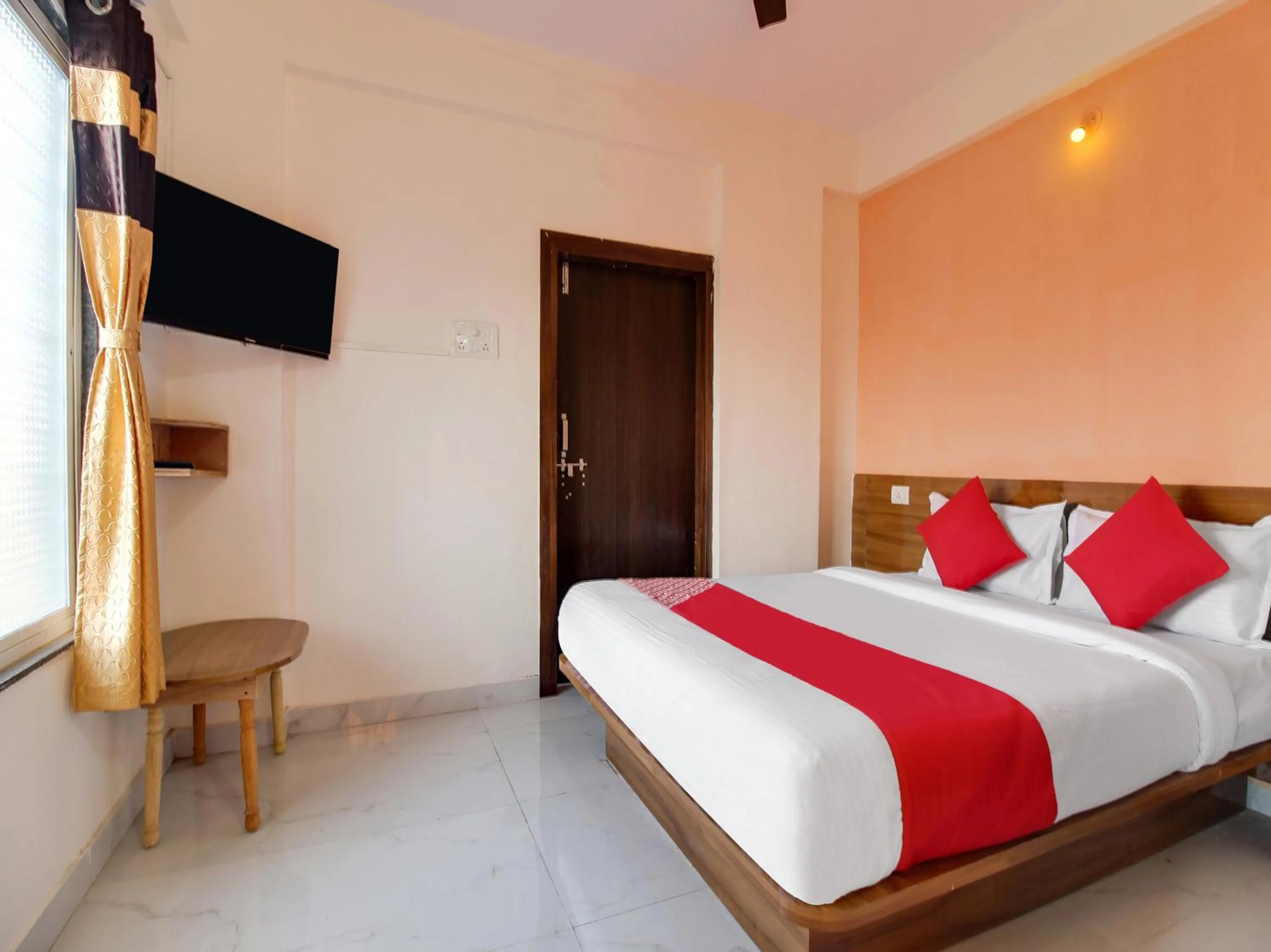 Facade/entrance in Hotel O Silver 9