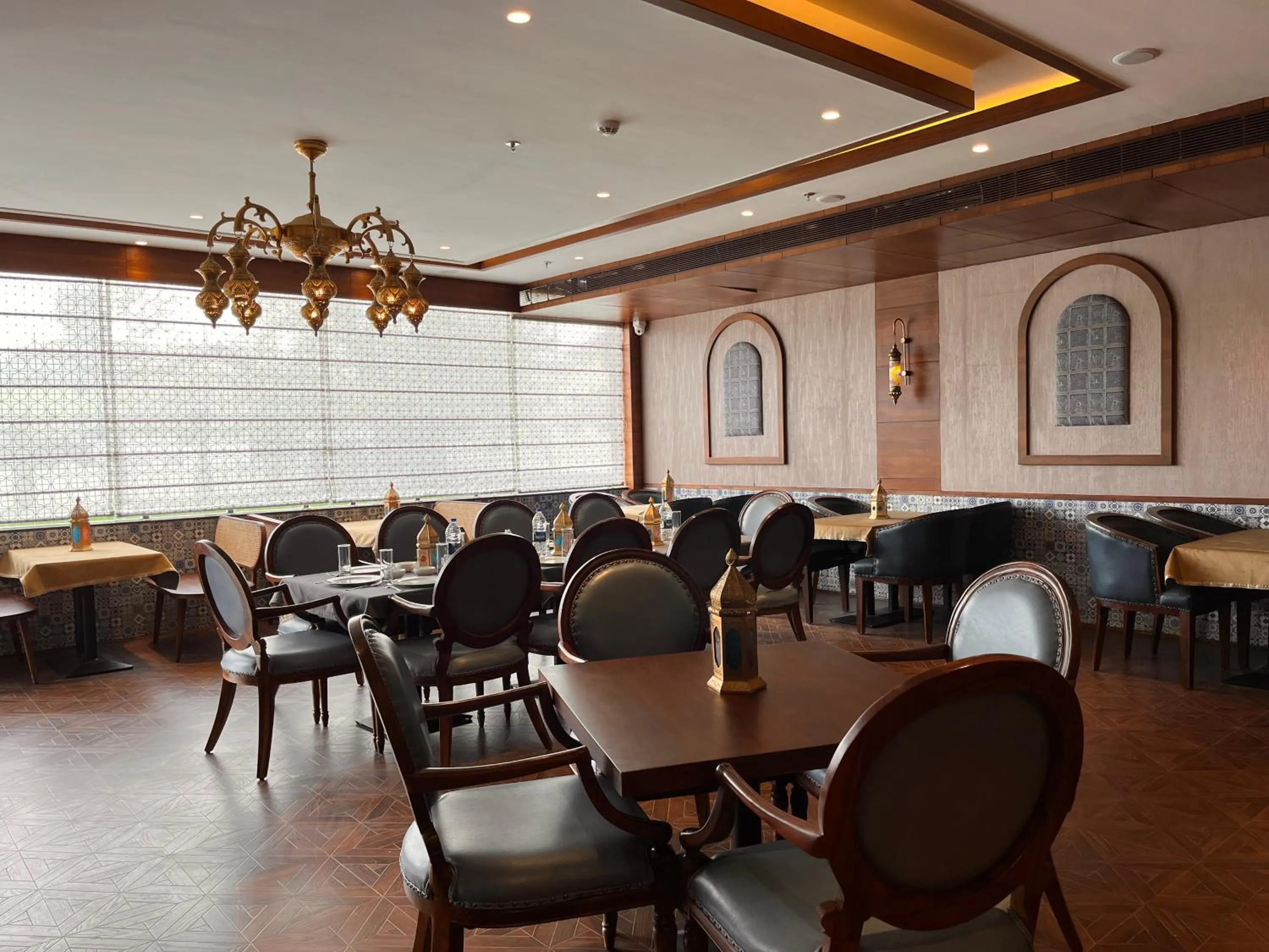 Restaurant/places to eat in WelcomHeritage Grand, Srinagar