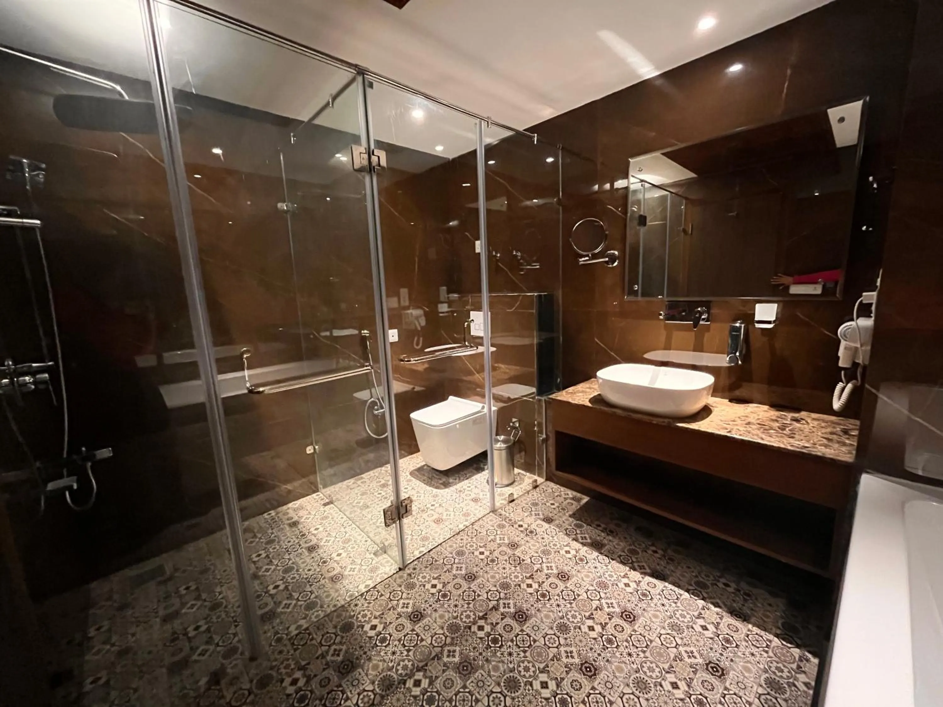 Shower in WelcomHeritage Grand, Srinagar