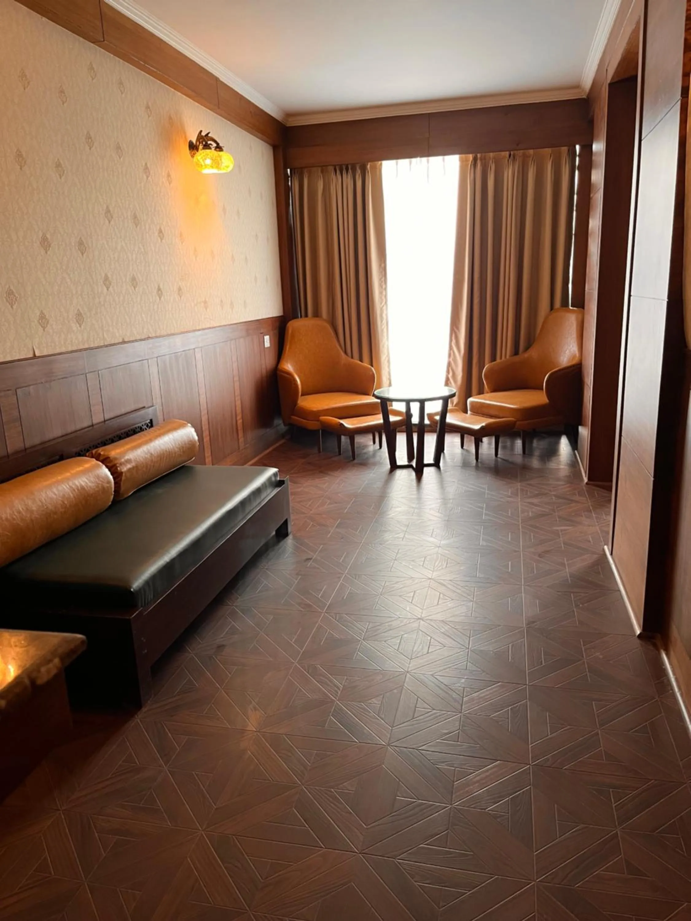 Living room in WelcomHeritage Grand, Srinagar