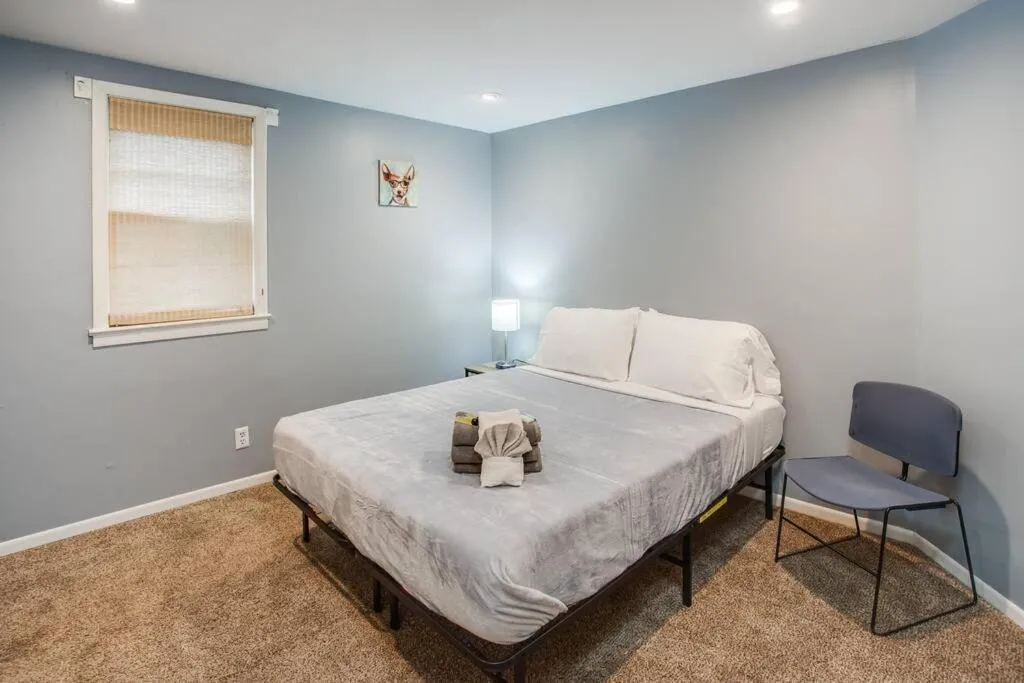 Bed in Centric Ranch in the South ave by Dwtn/UofR/Arpt