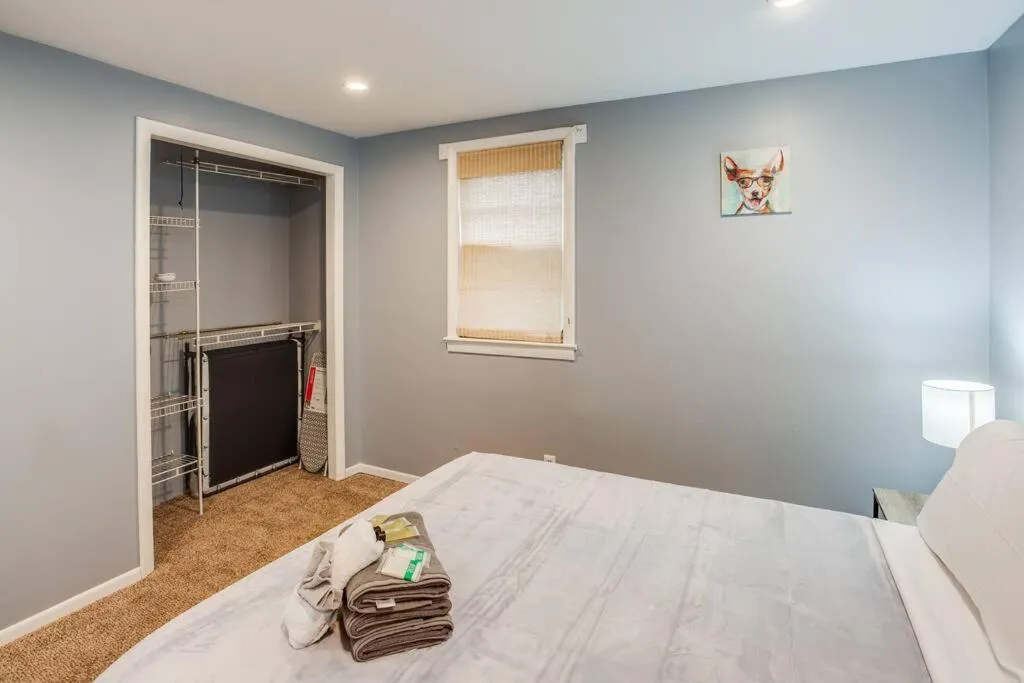 Bed in Centric Ranch in the South ave by Dwtn/UofR/Arpt