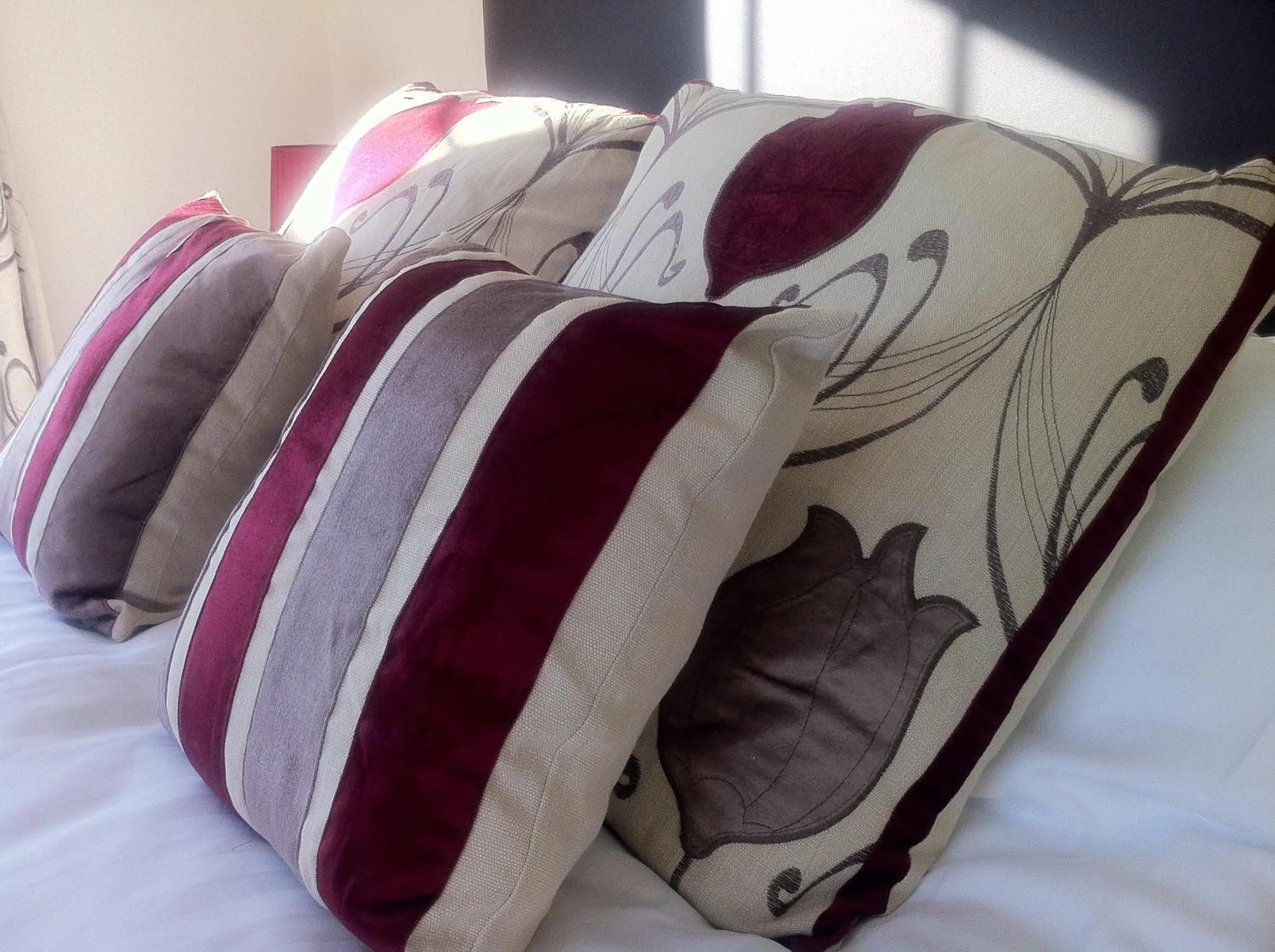 Decorative detail, Bed in Bridge Hotel Brandon