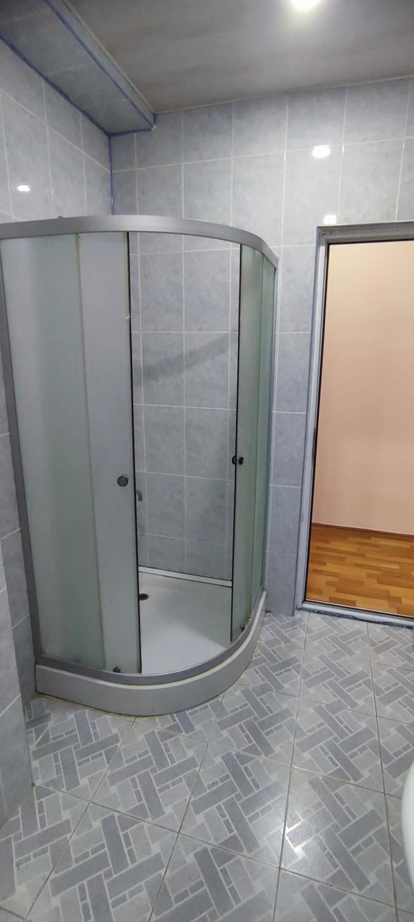 Shower in Hotel Max Comfort