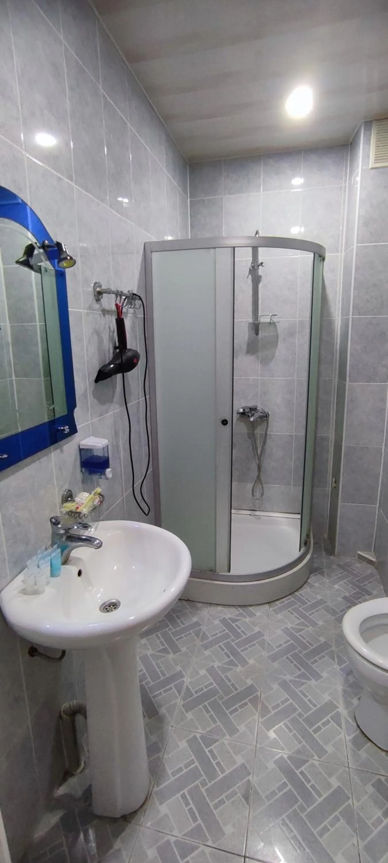 Shower in Hotel Max Comfort