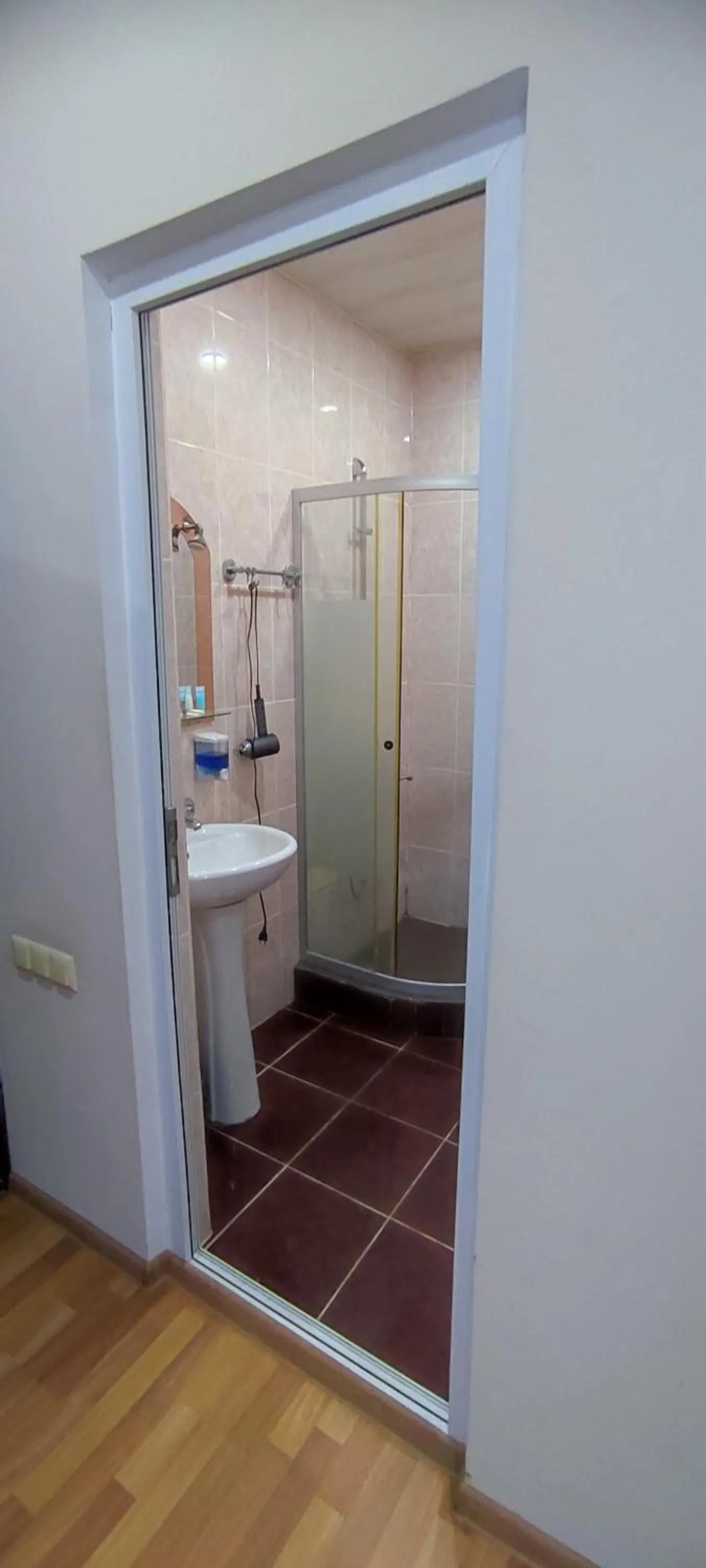 Shower in Hotel Max Comfort