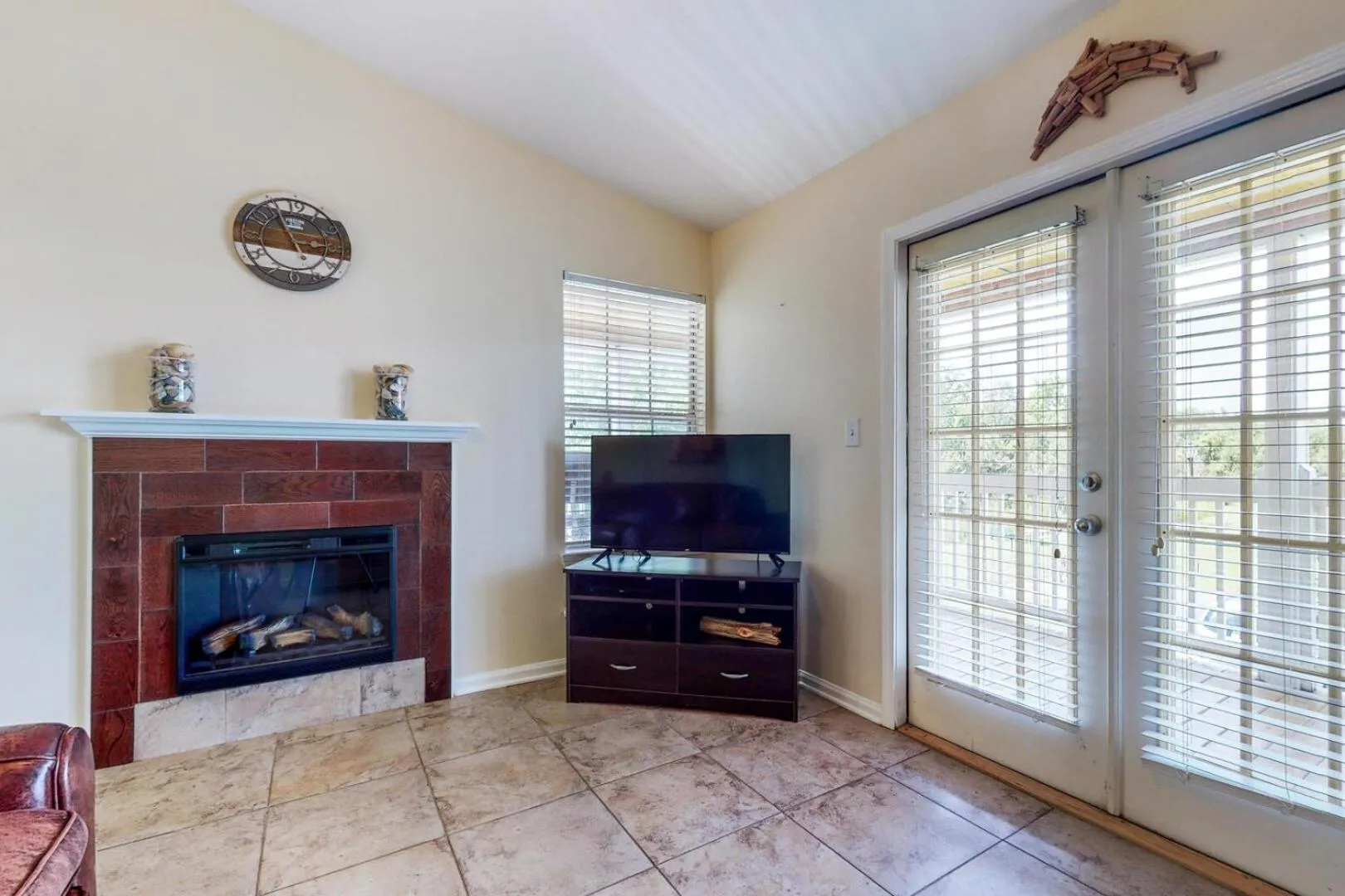 3b/2b w/ Pool & Tennis Court, Sleeps 6