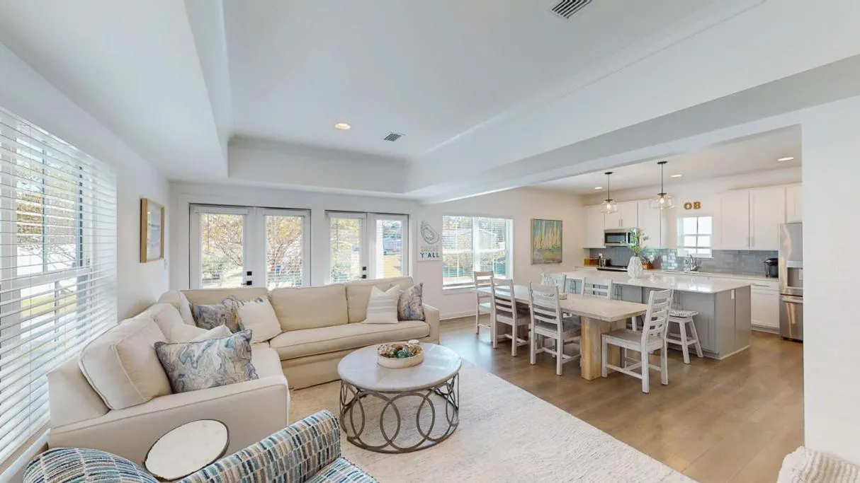 New Home 3br/25br w/ kayak access sleeps 9