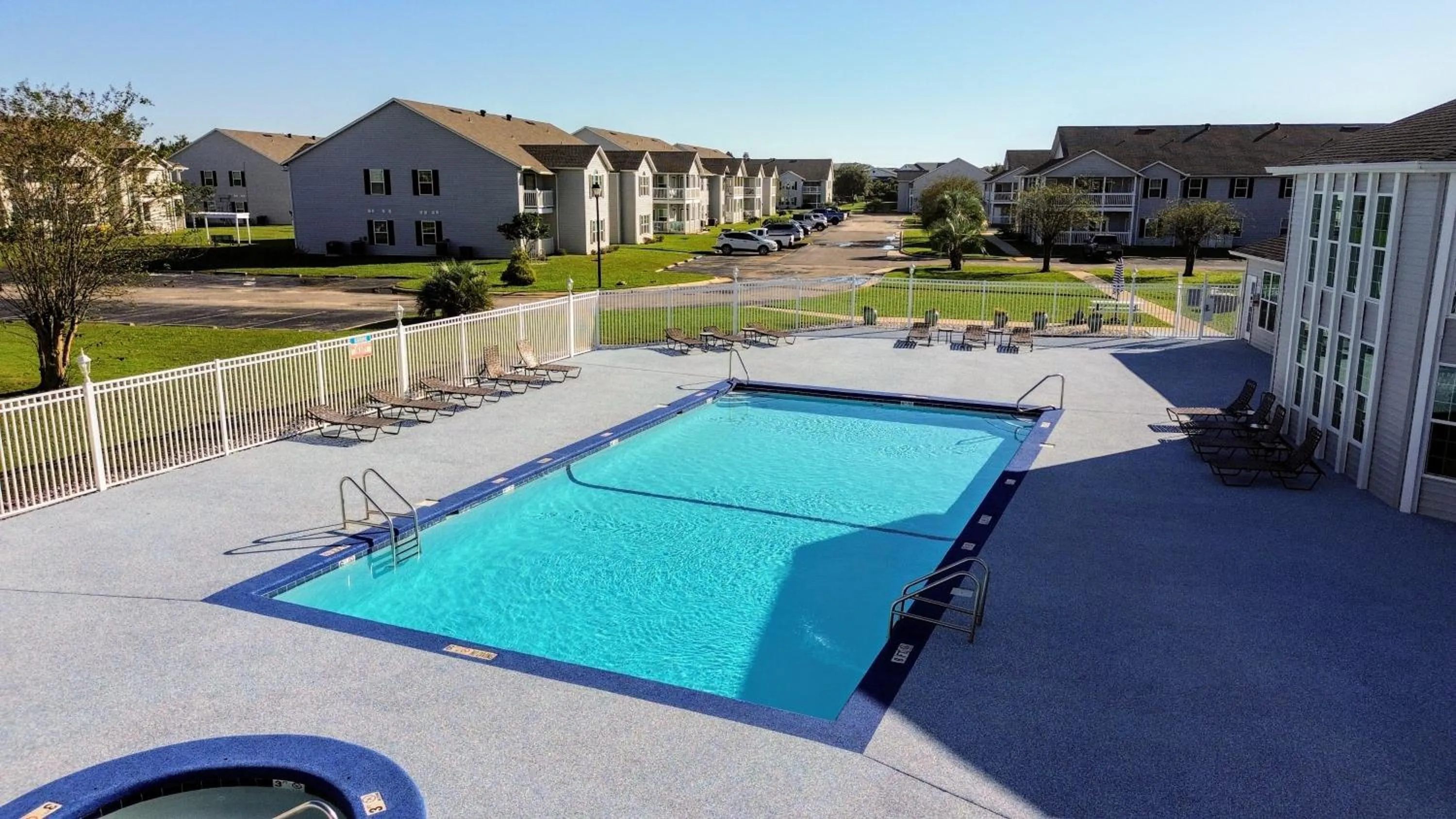 2br/2ba Full Condo w/ Pool & Gym, Sleeps 6