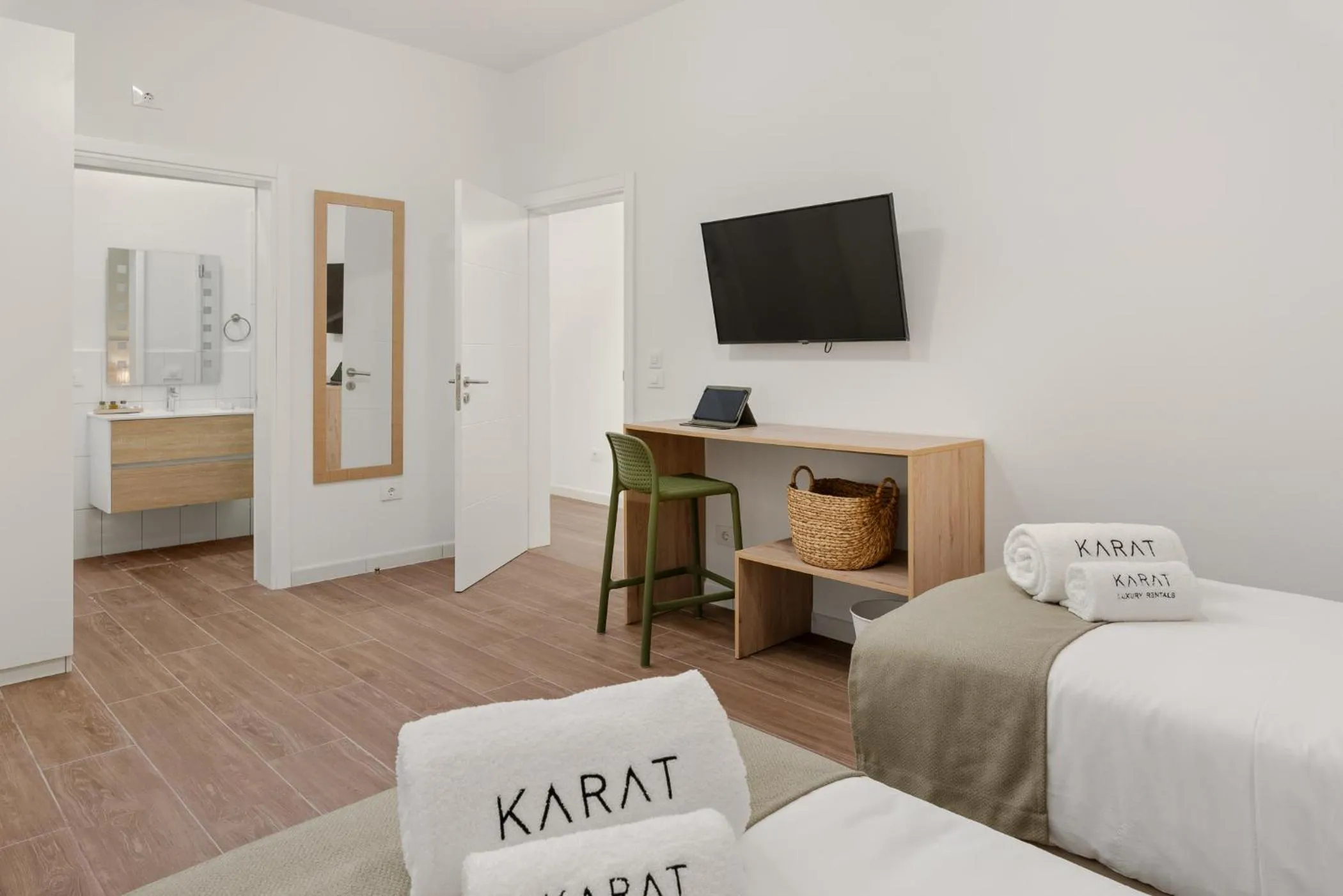 Communal lounge/ TV room, Bed in KARAT Villa Uchova